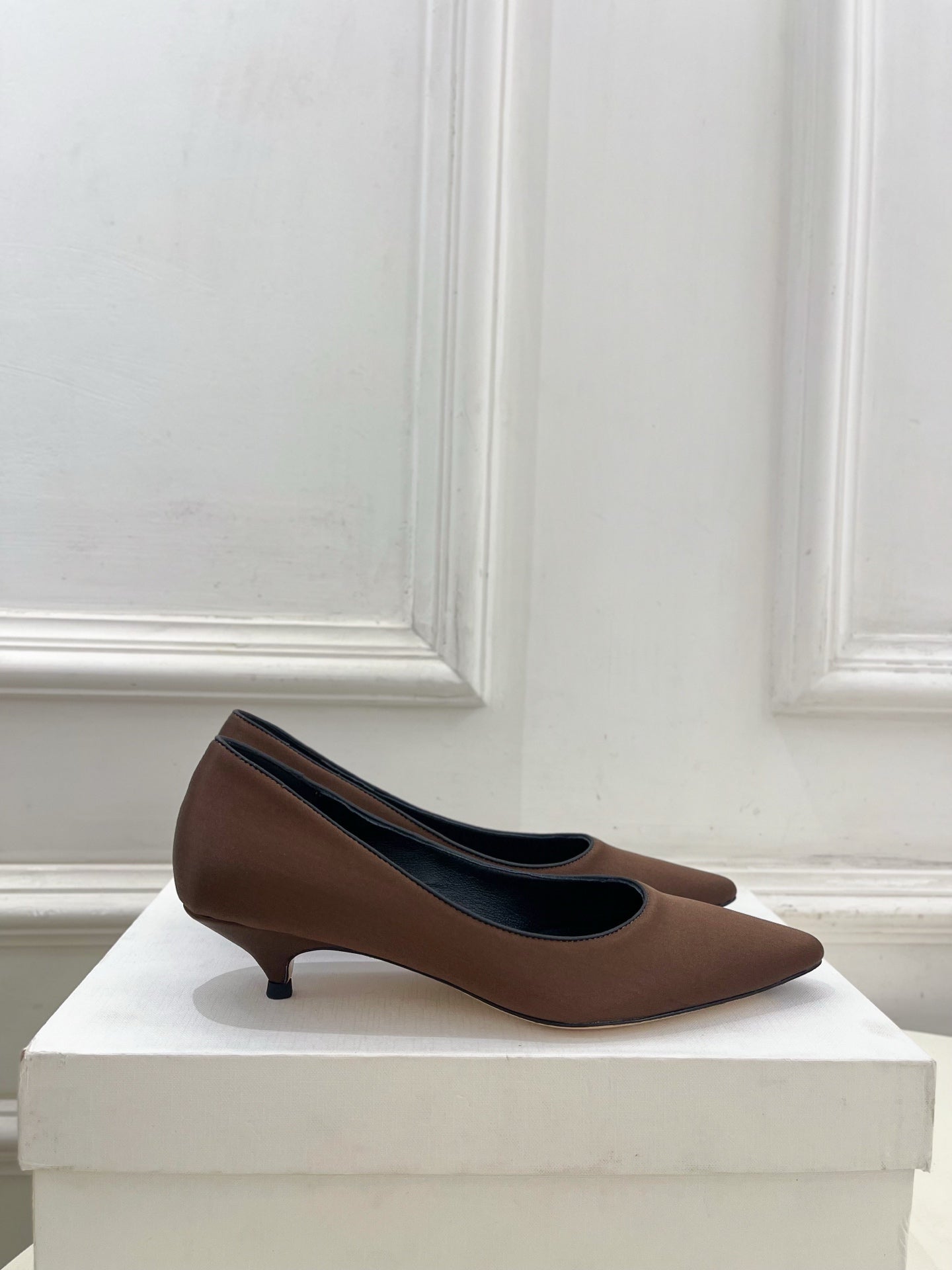 The Row 25ss TR Kitten heel Pointed Toe Shoes 35mm Brown Frabic Sheepskin 425557