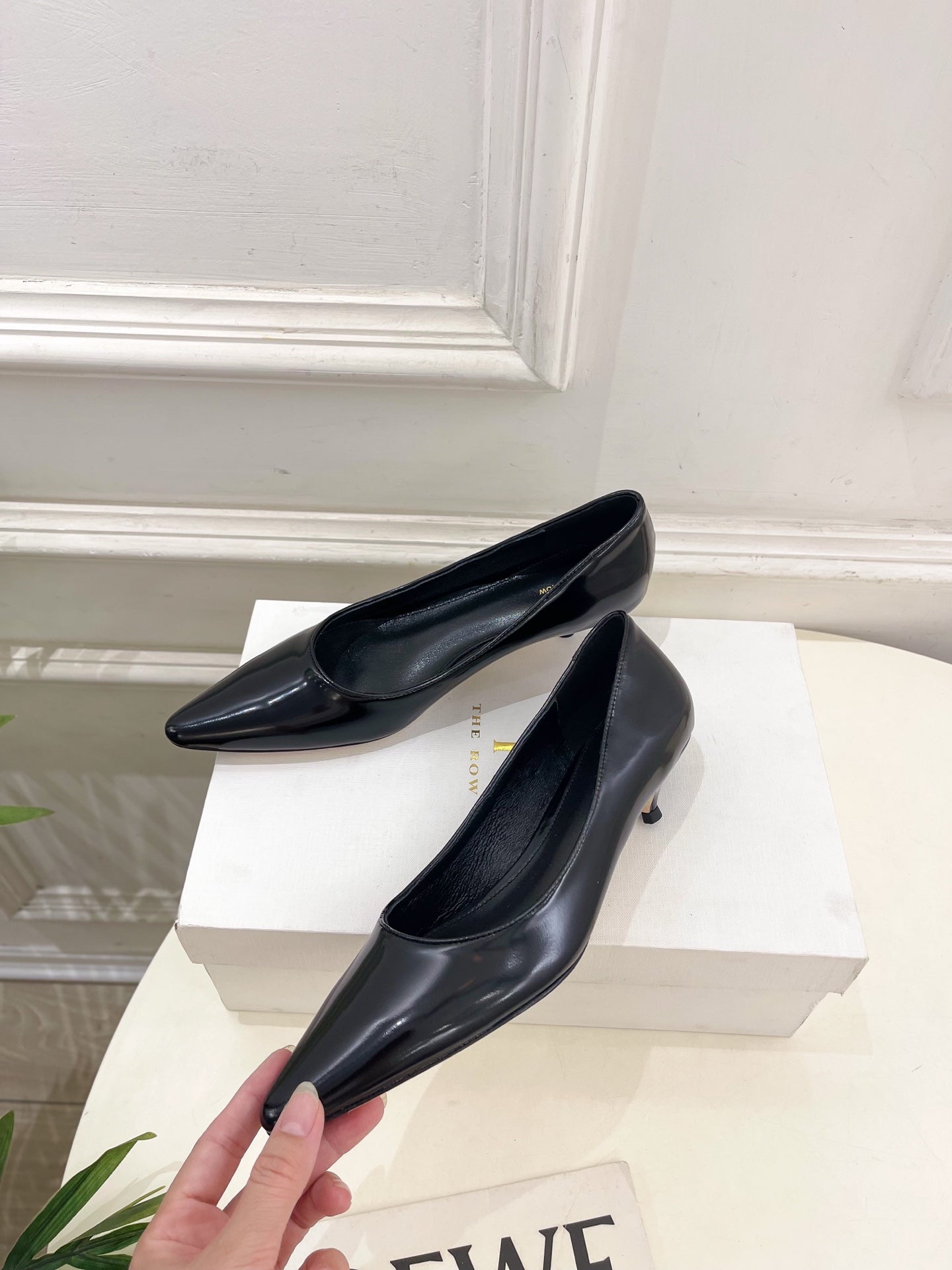 The Row 25ss TR Kitten heel Pointed Toe Shoes 35mm Black Sheepskin 425560
