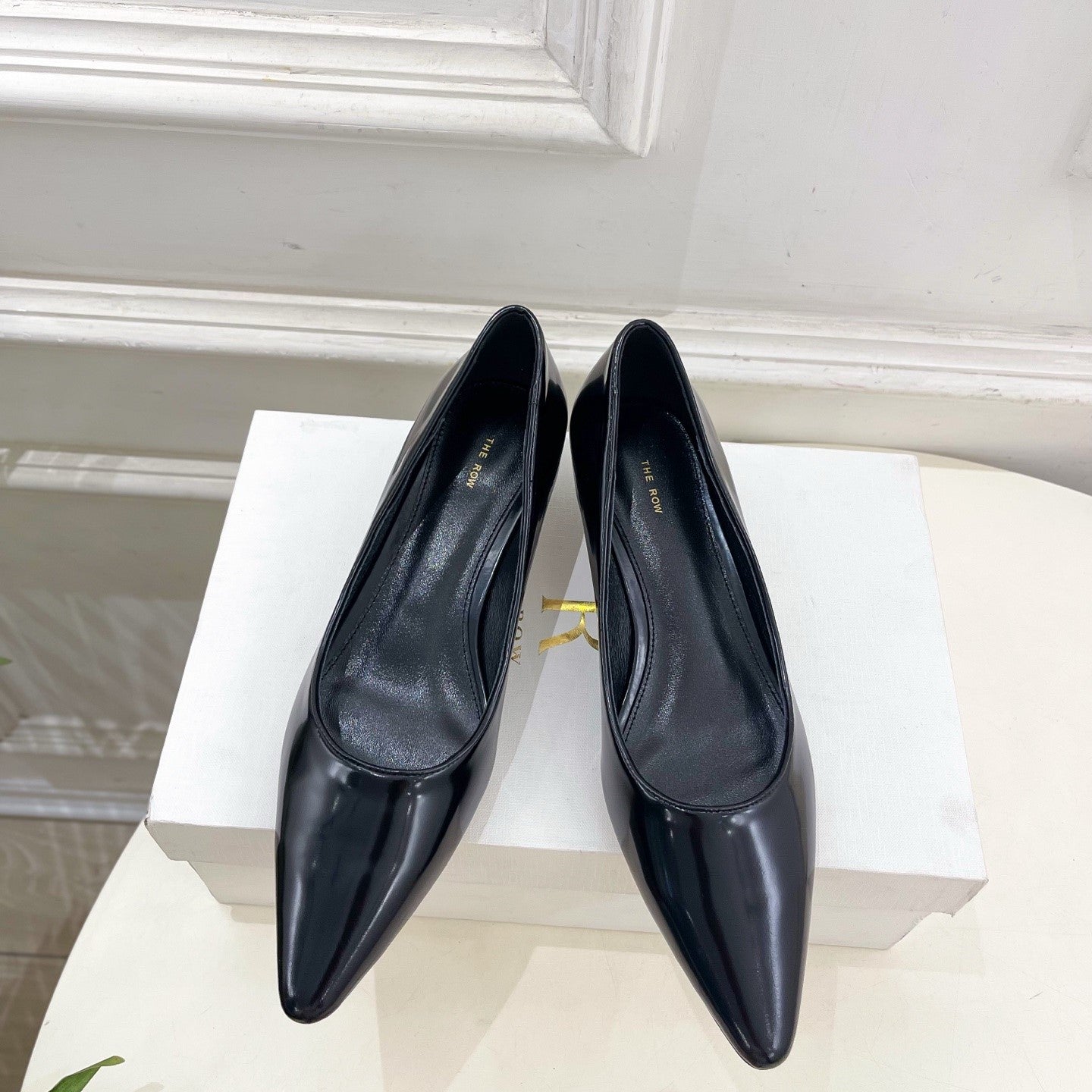 The Row 25ss TR Kitten heel Pointed Toe Shoes 35mm Black Sheepskin 425560