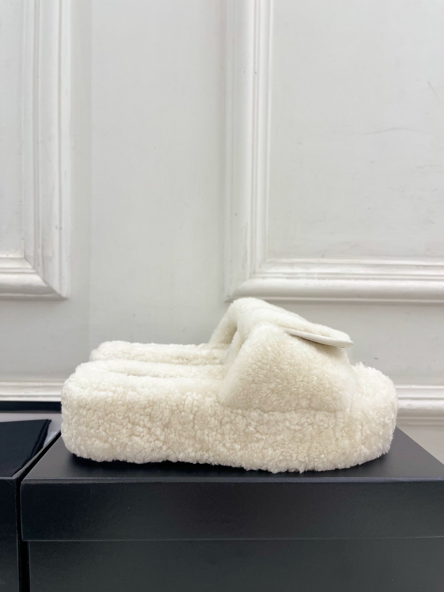 CC 25s Logo Slippers 50mm White Wool GHW 435262