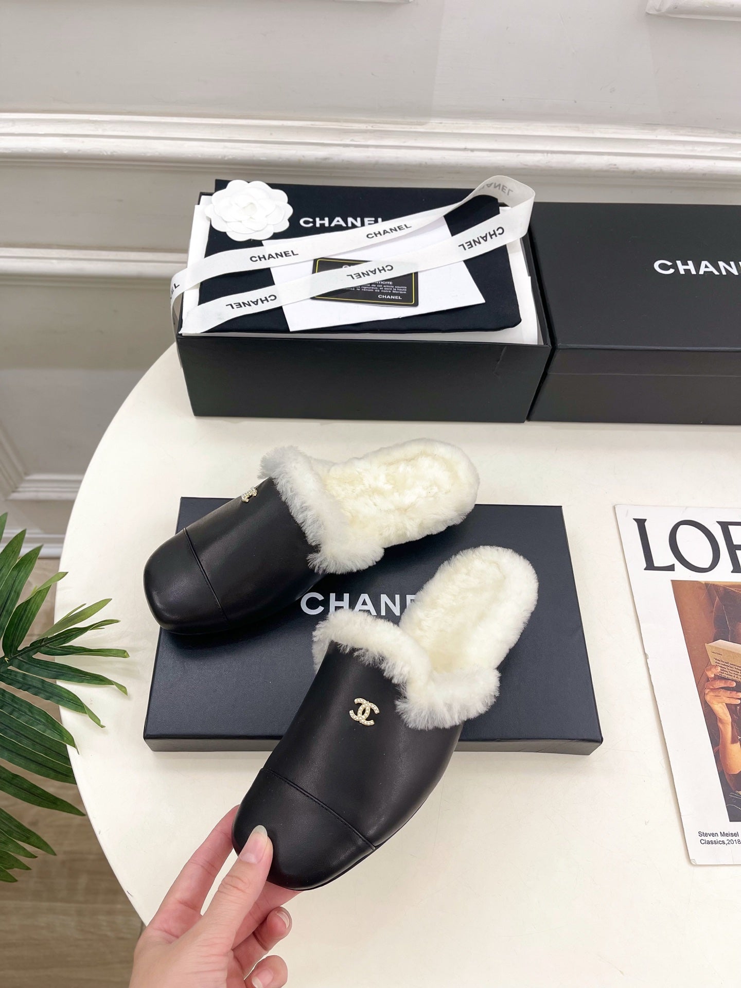 CC 25K Double C Pearl Fur Slippers Black White Calfskin Shearing 586997