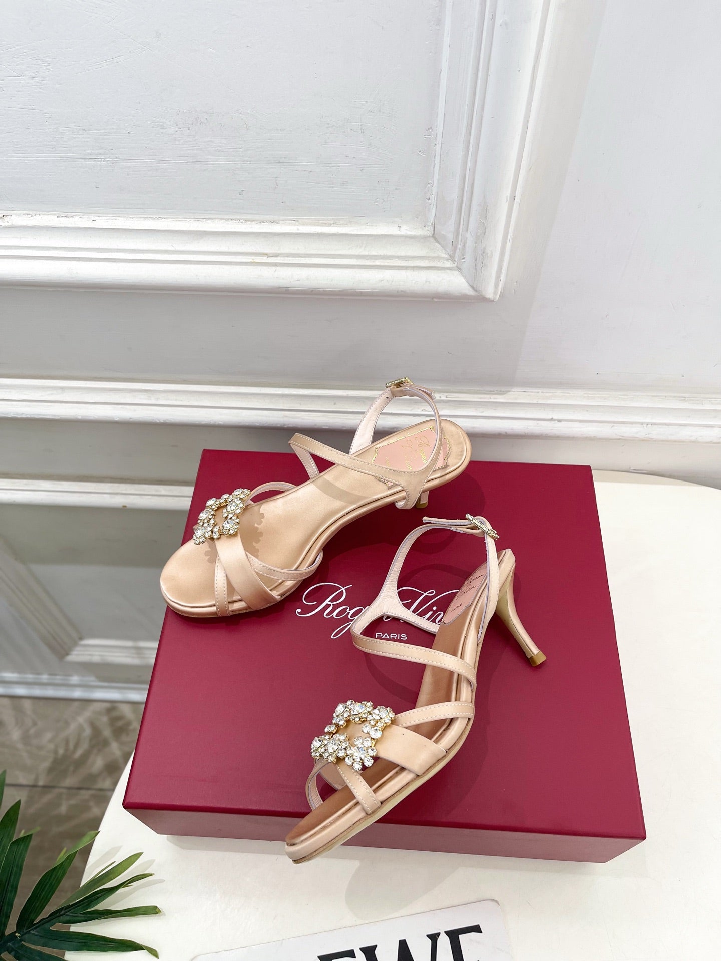 RV Efflorescence Sandals 6.5cm Beige Satin 631973