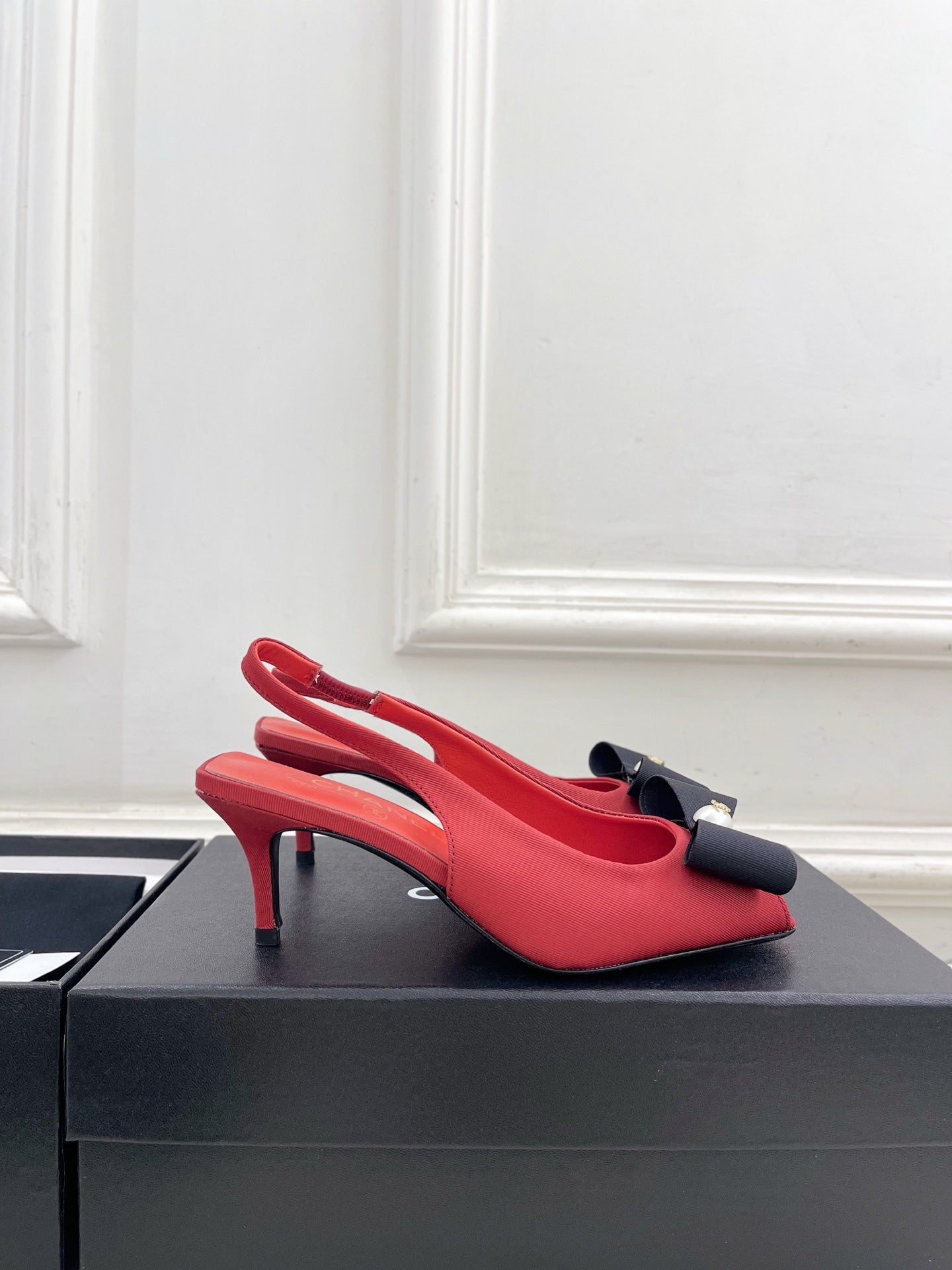 CC 26s Classic Toe High-Heeled Sandals 5.5cm Red Black Canvas 891634