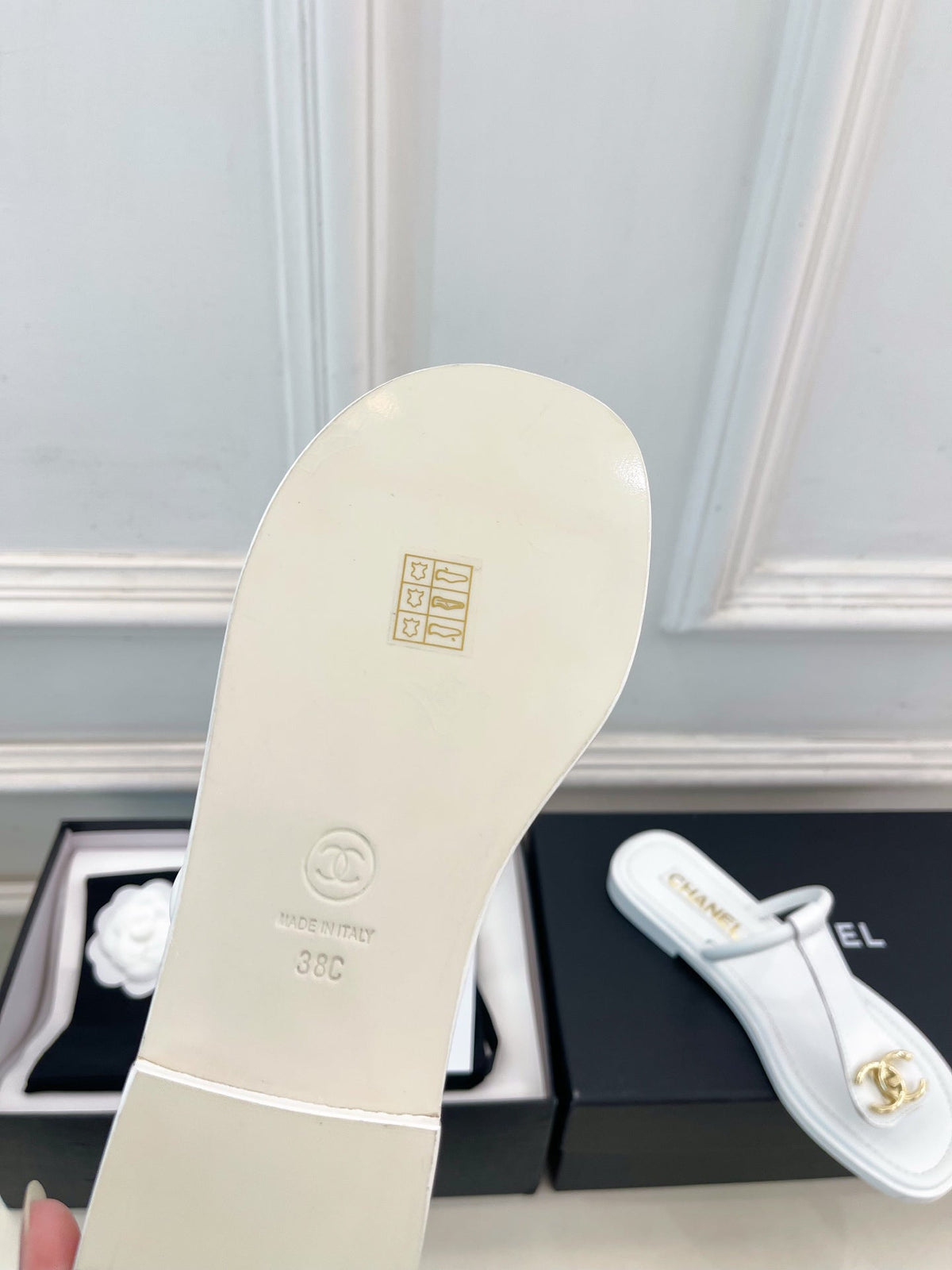 Chanel 26s Thong Sandals In White Lambskin With Gold Tone Cc Logo
