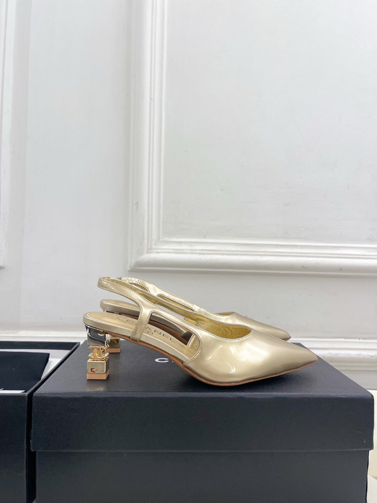 Chanel 26s Pointed Toe High Heels 55 Mm In Metallic Gold Lambskin