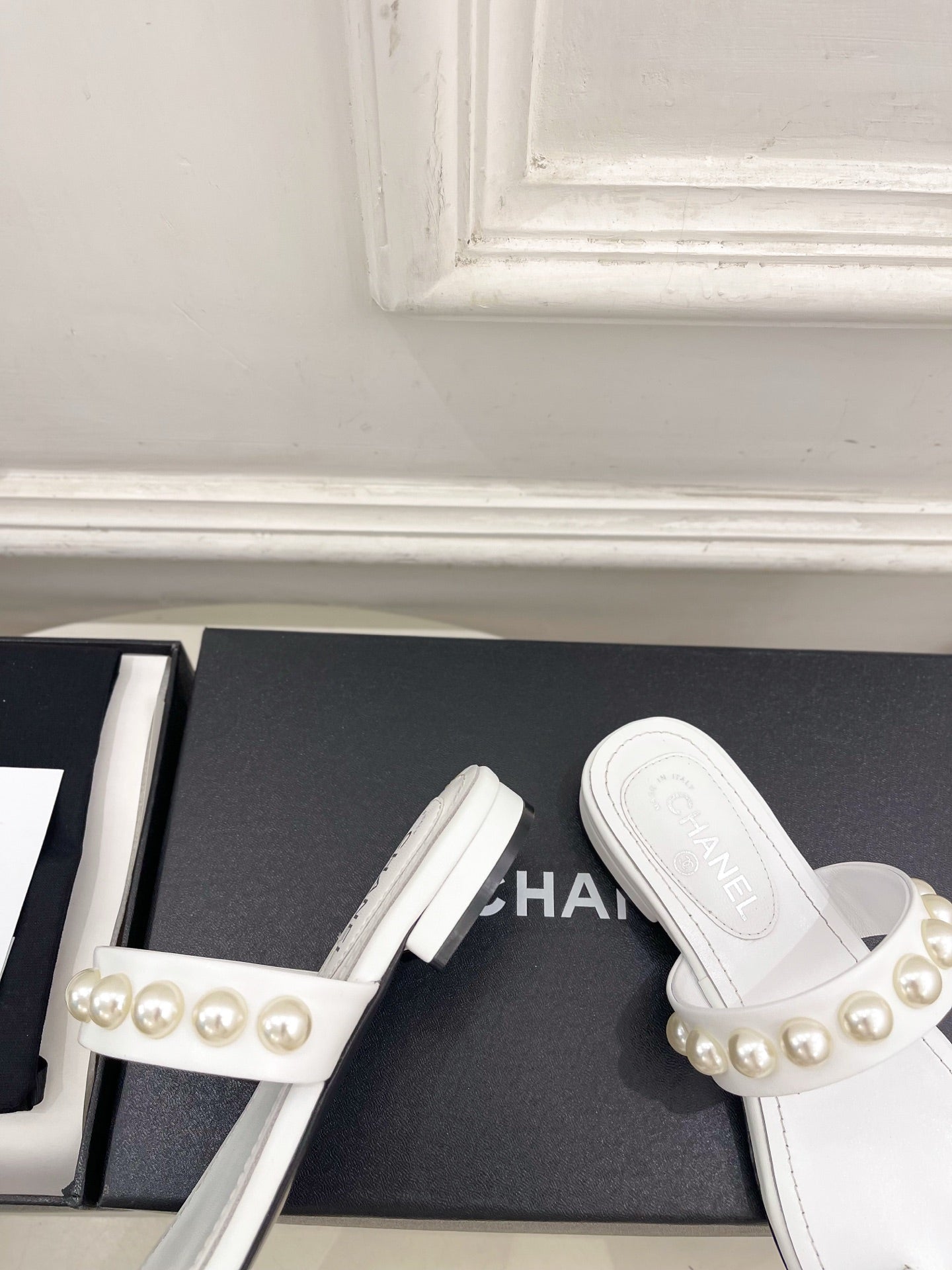 CC 26s Pearl Embellished Sandals White Sheepskin 947067
