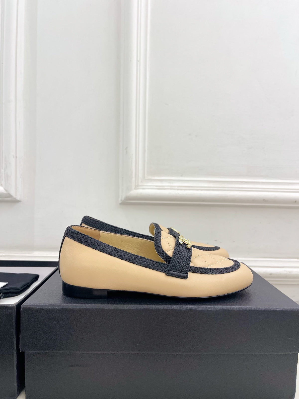 Chanel 26s Loafer Mules In Beige Lambskin And Black Fabric