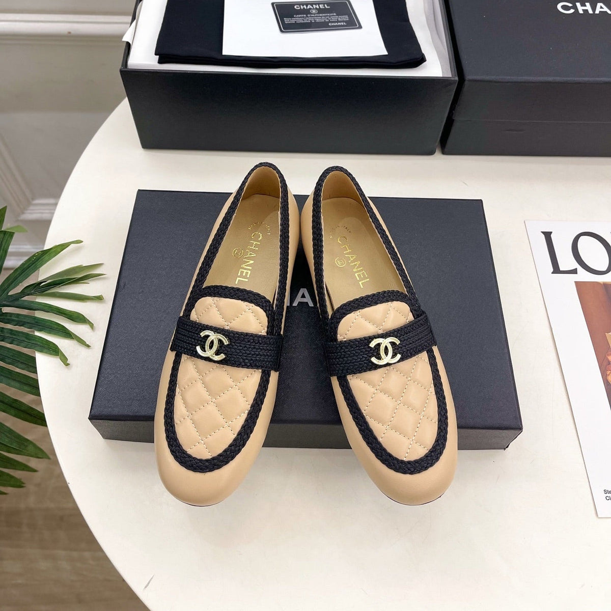 Chanel 26s Loafer Mules In Beige Lambskin And Black Fabric