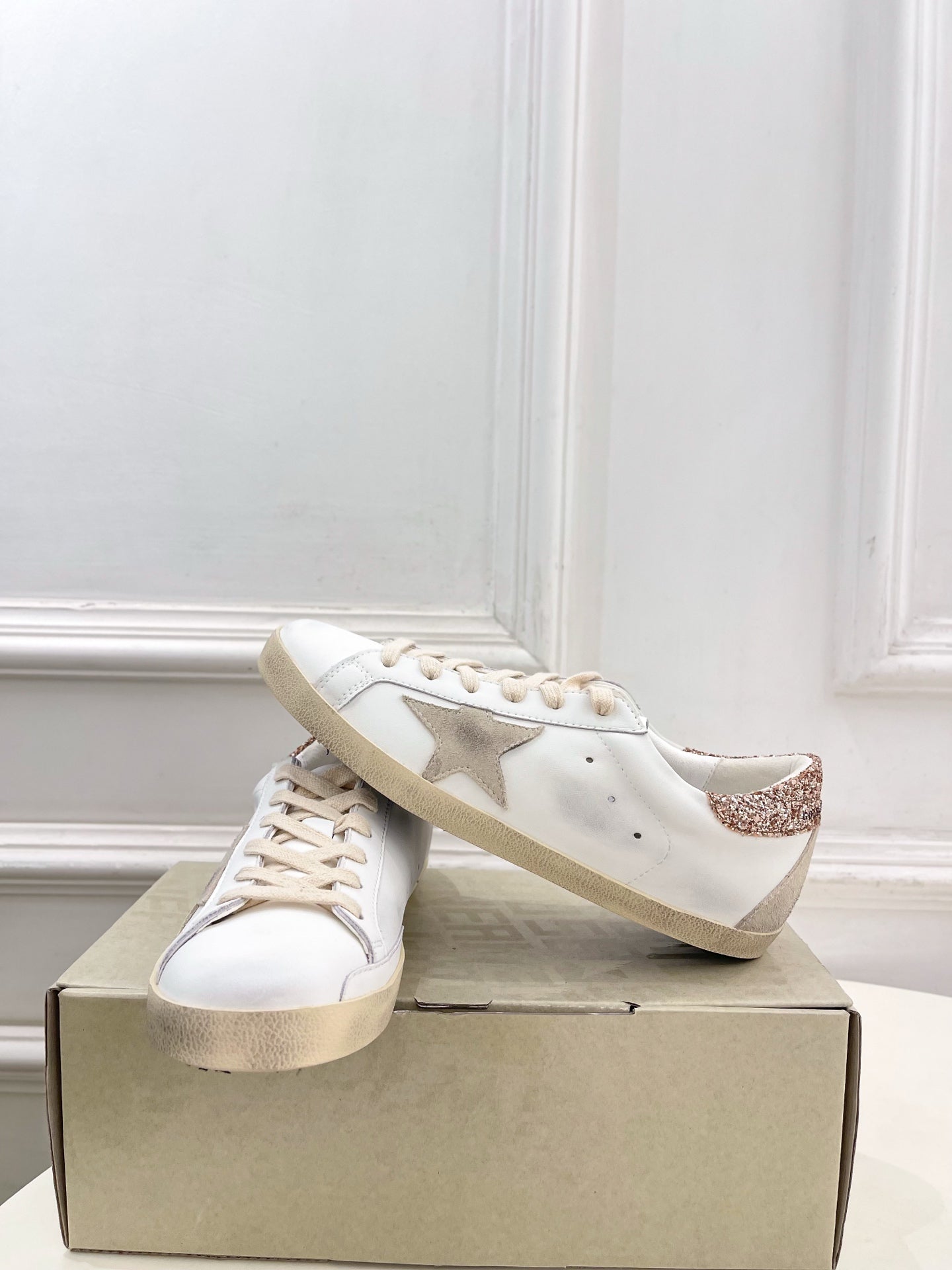 Golden Goose 26s Super-Star Light Taupe Star White Glitter Leather 947746