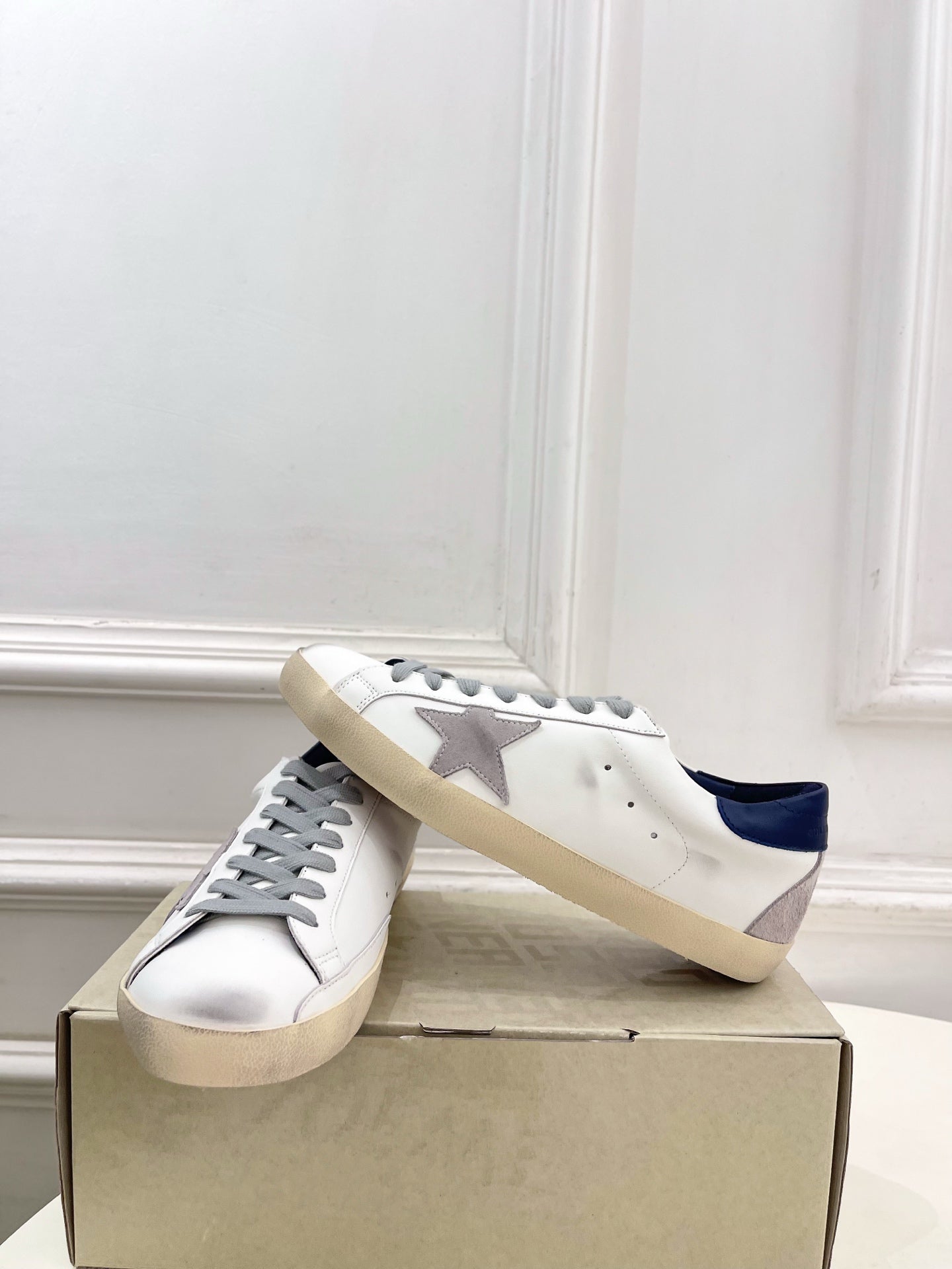Golden Goose 26s Super-Star Grey Star White Black Leather 947749