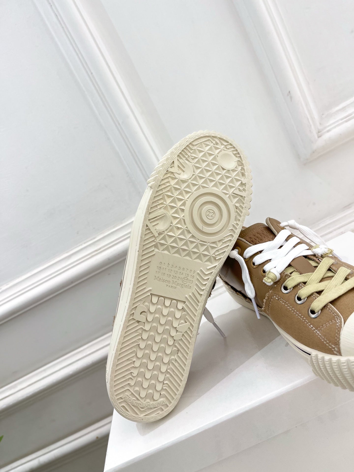 MM6 26s New Evolution Sneakers Brown Calfskin 947486