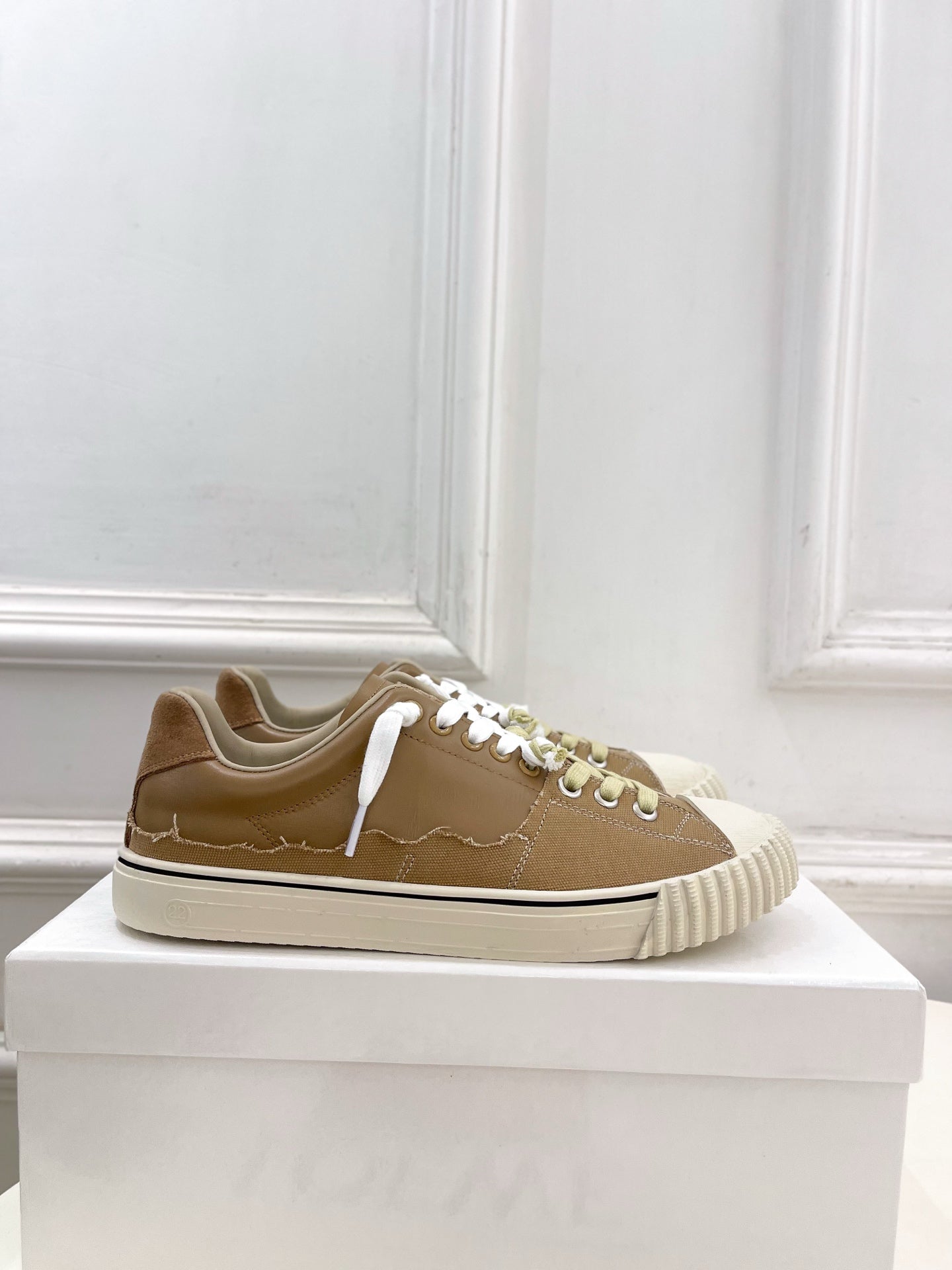 MM6 26s New Evolution Sneakers Brown Calfskin 947486