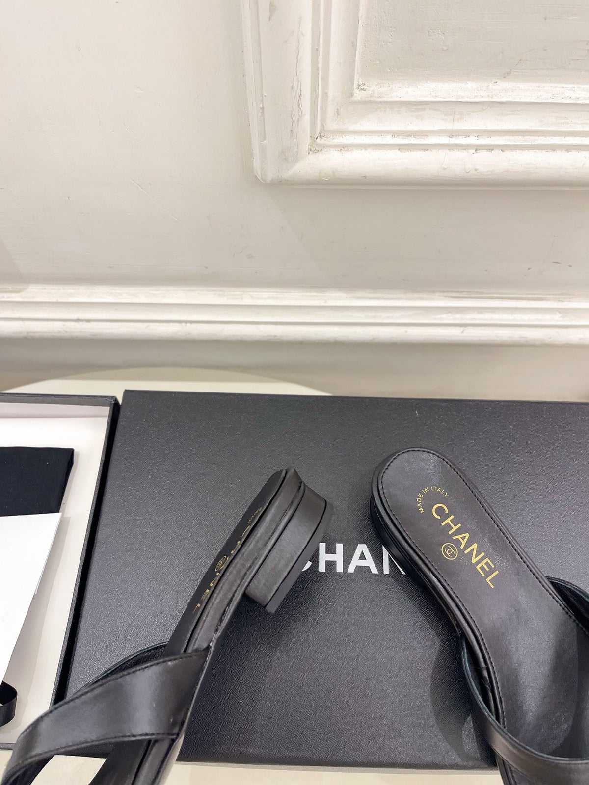 CC 26s Square Toe Thong Sandals Black Leather 946865