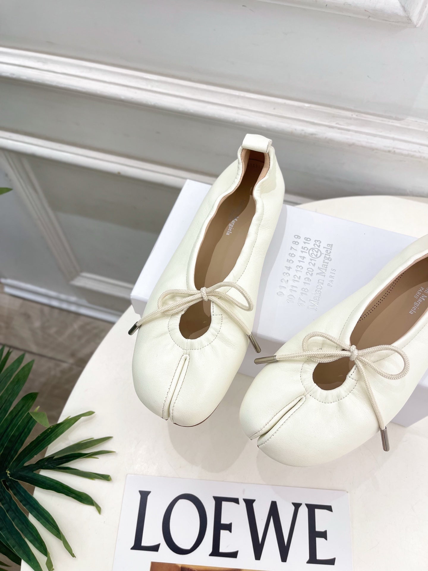 MM6 26s Tabi Ballet Flats Cream Lambskin 947489