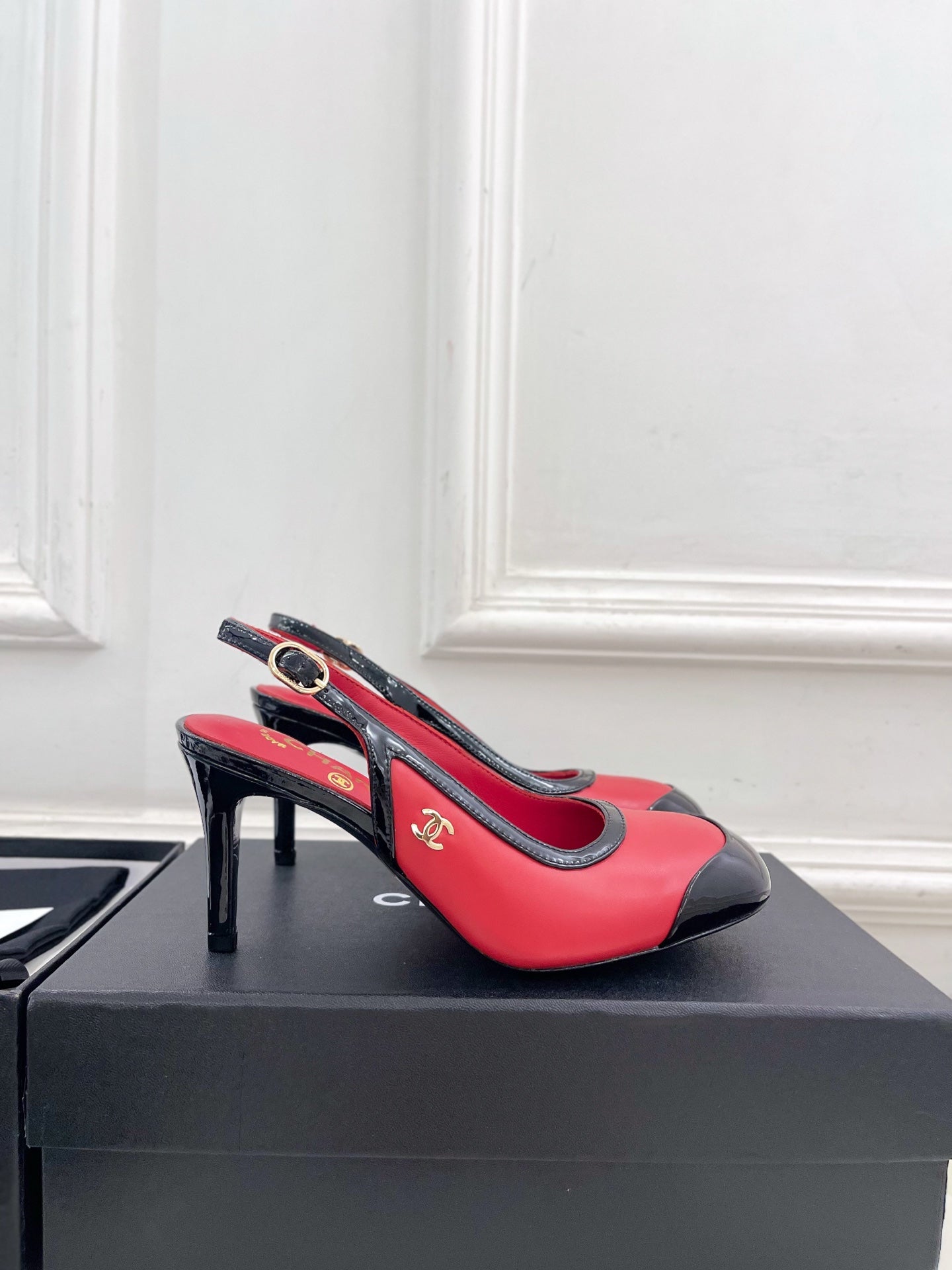 CC 26s Slingbacks Conic Heel 9cm Black Red Leather 946883