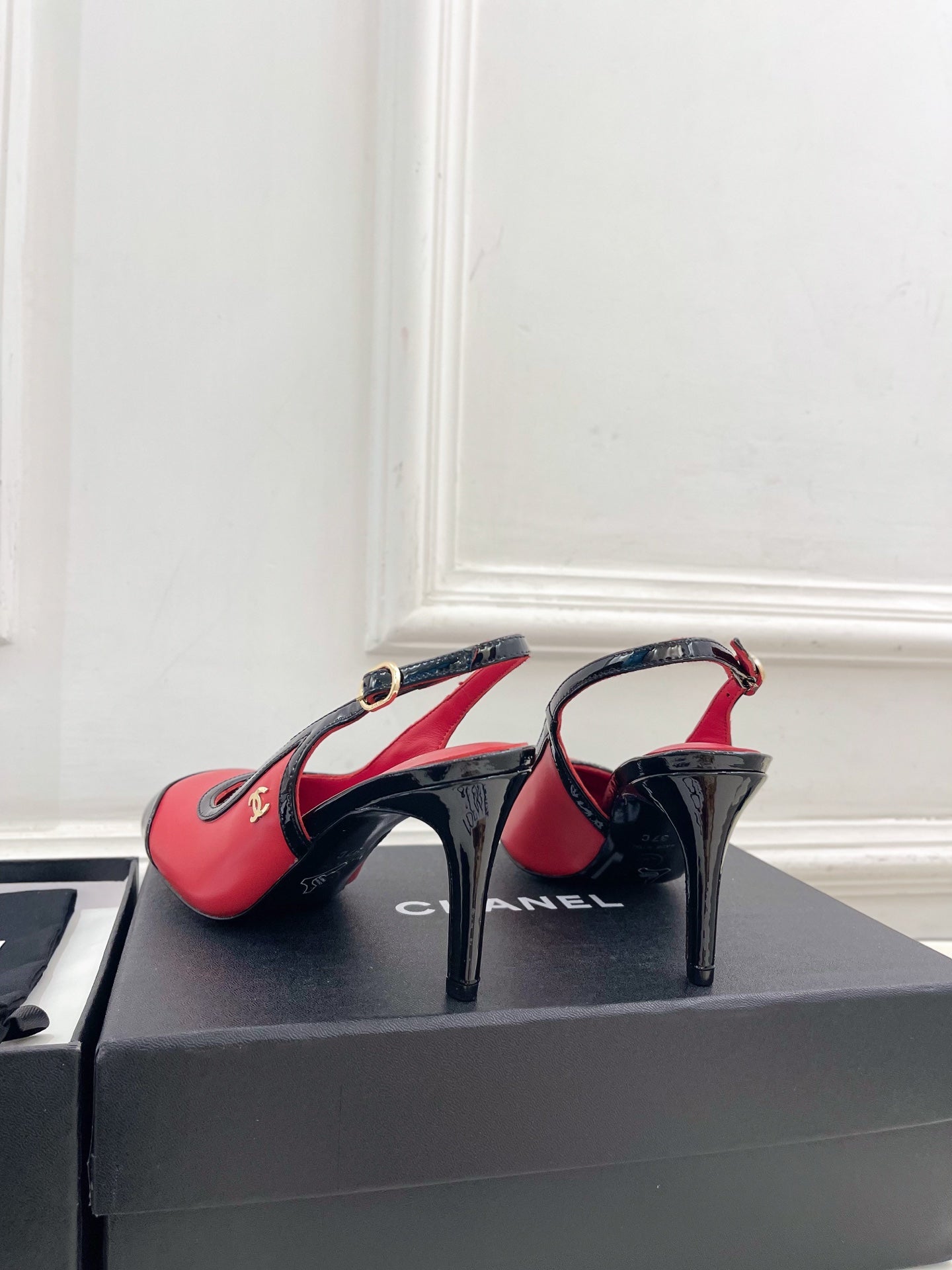 CC 26s Slingbacks Conic Heel 9cm Black Red Leather 946883