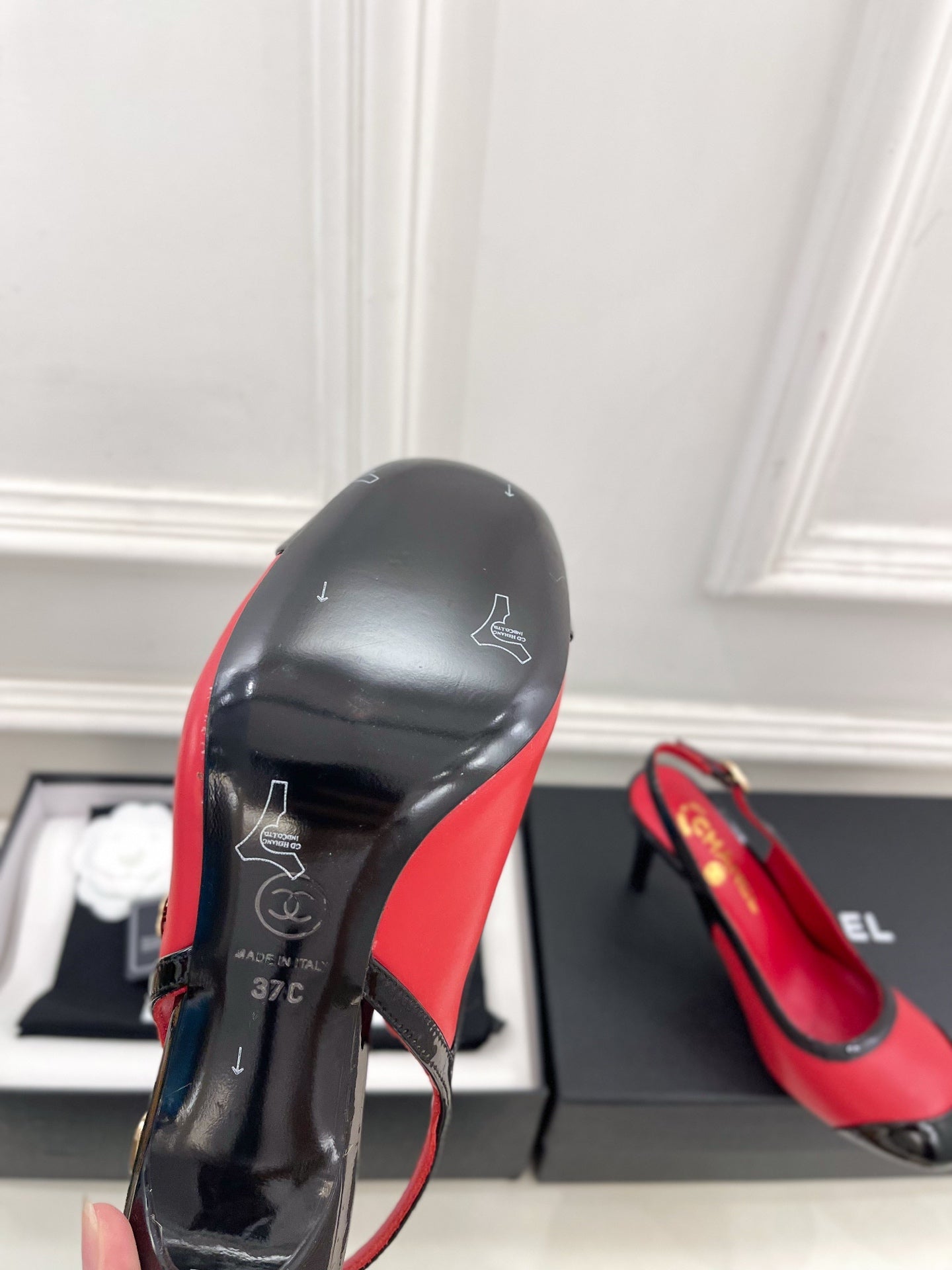 CC 26s Slingbacks Conic Heel 9cm Black Red Leather 946883