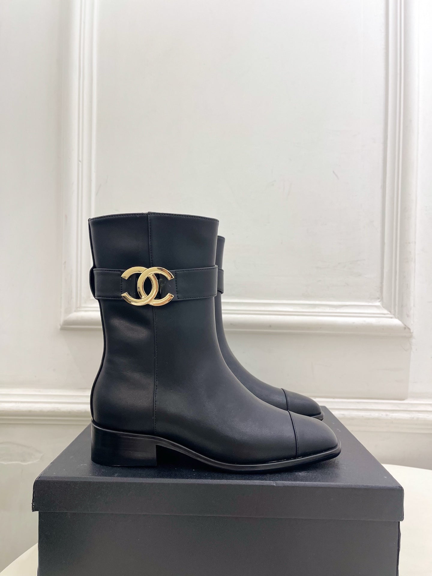 CC 26s Turn-Lock Ankle Boots Black Lambskin 946899