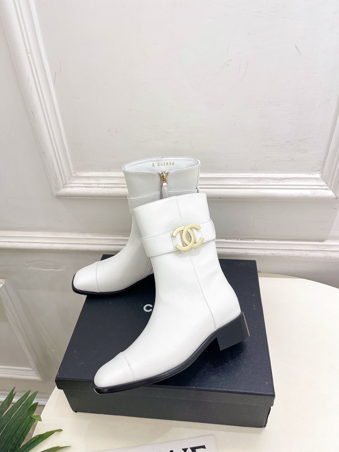 CC 26s Turn-Lock Ankle Boots White Lambskin 946900
