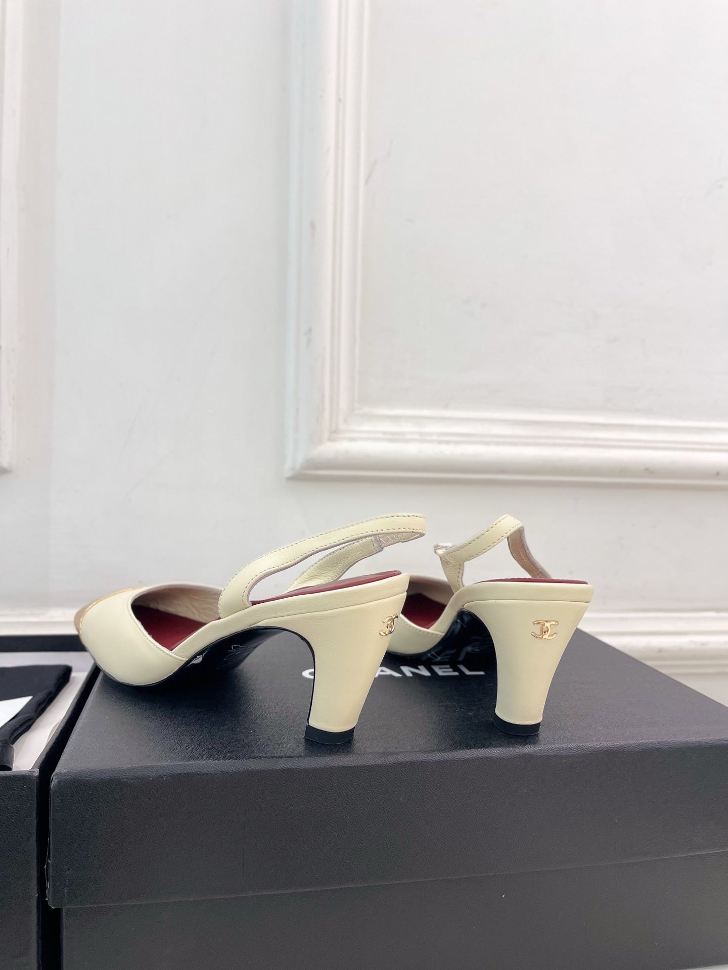 CC 26s Square Toe Slingback 6.5cm Gold Cream Leather 946913