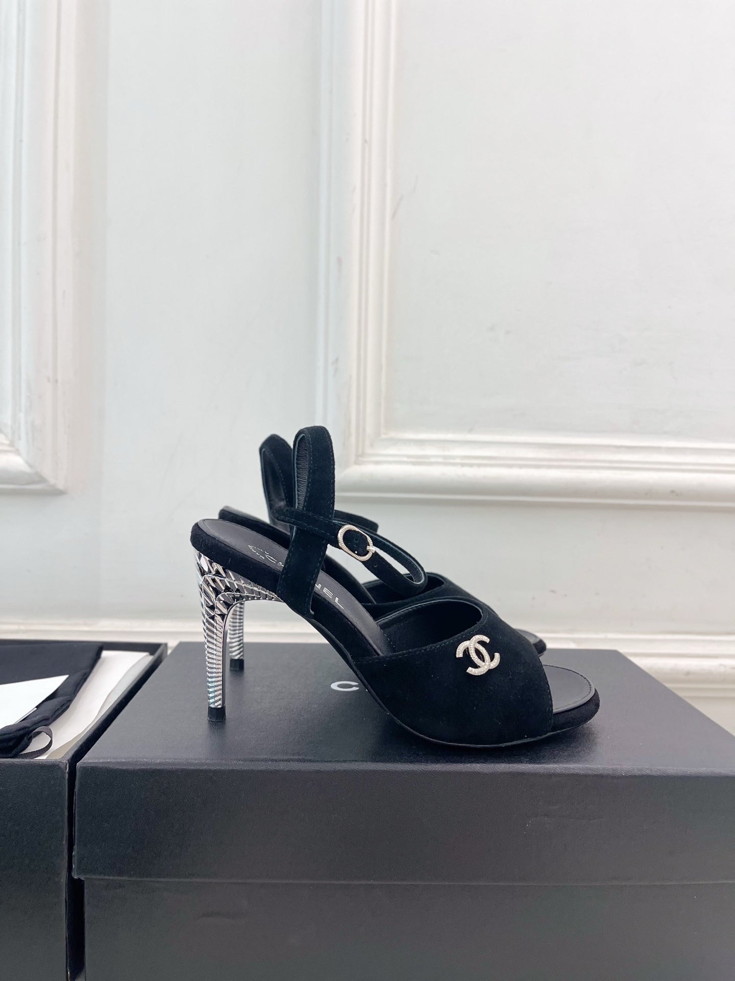 CC 26s Métiers d'Art Mary Jane Sandals 9cm Black Suede 946927