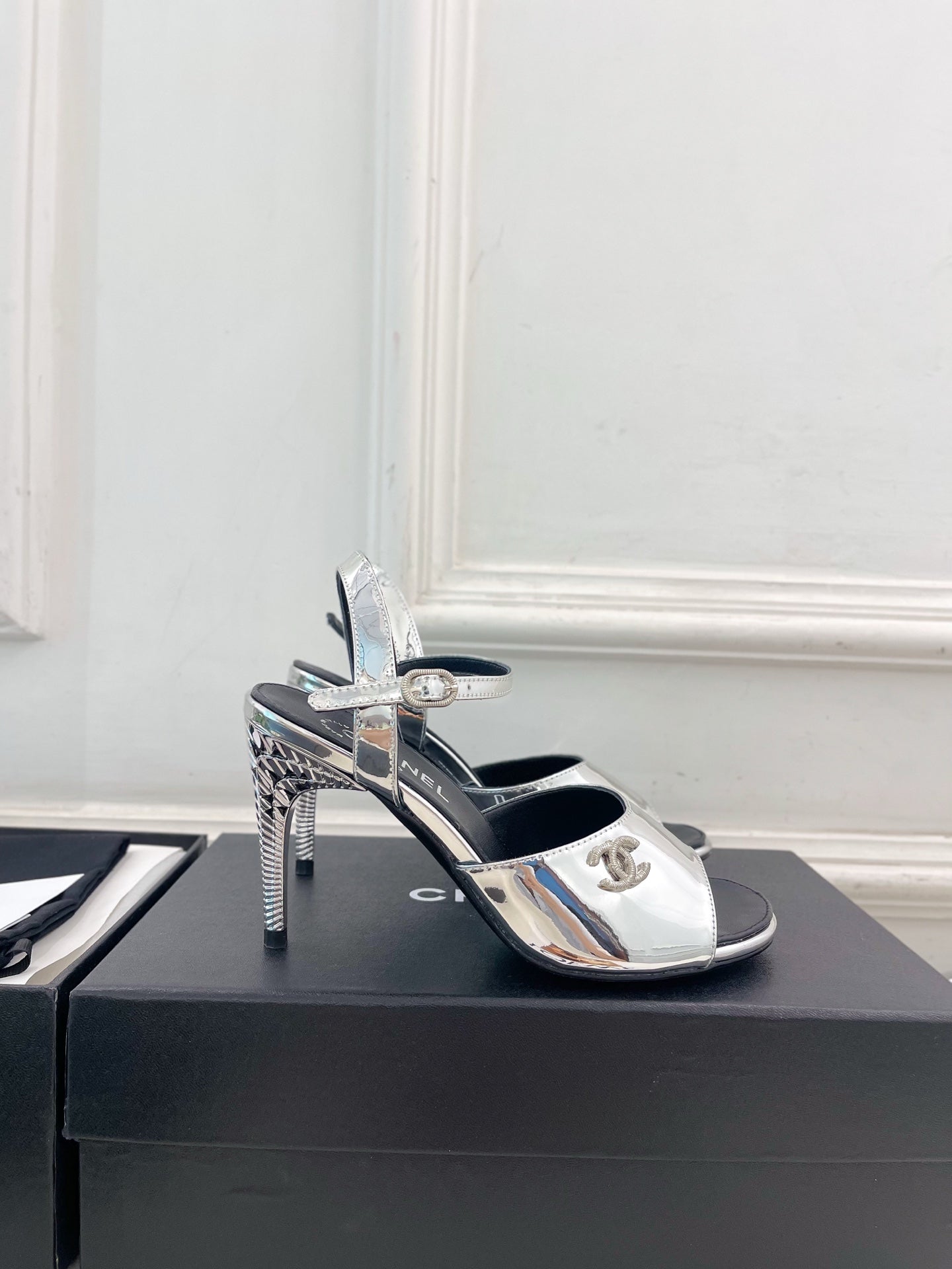 CC 26s Métiers d'Art Mary Jane Sandals 9cm Sliver Patent Leather 946930