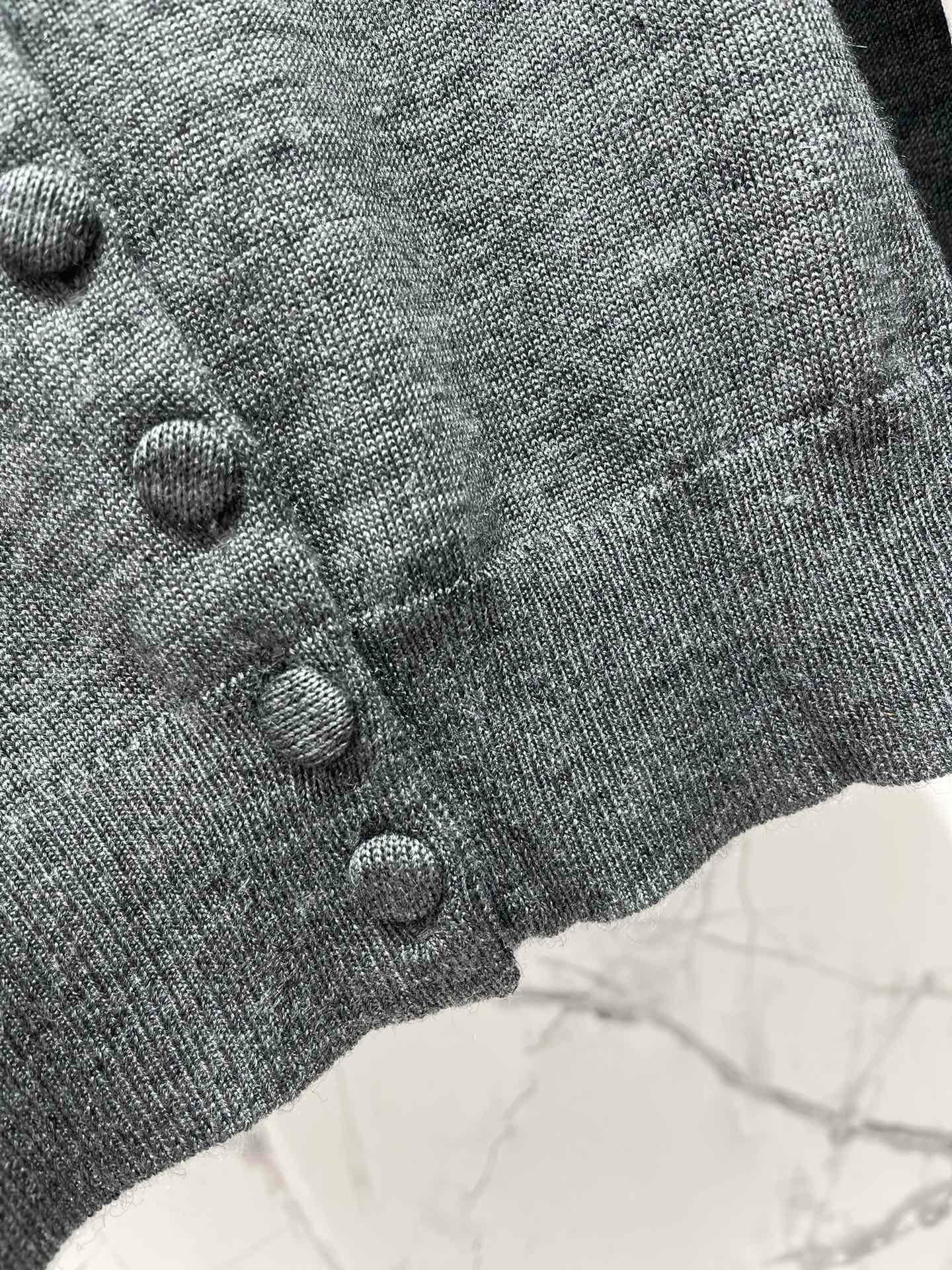 MIUMIU CARDIGAN STYLE 82