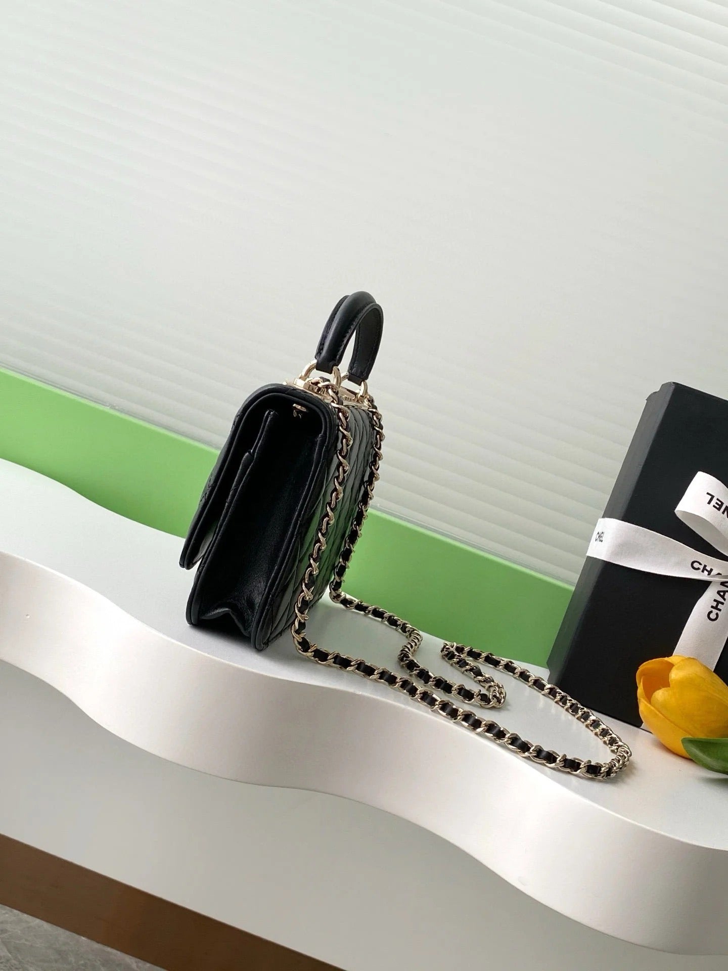 CC FLAP BAG 19 IN BLACK CALFSKIN GOLD HARDWARE