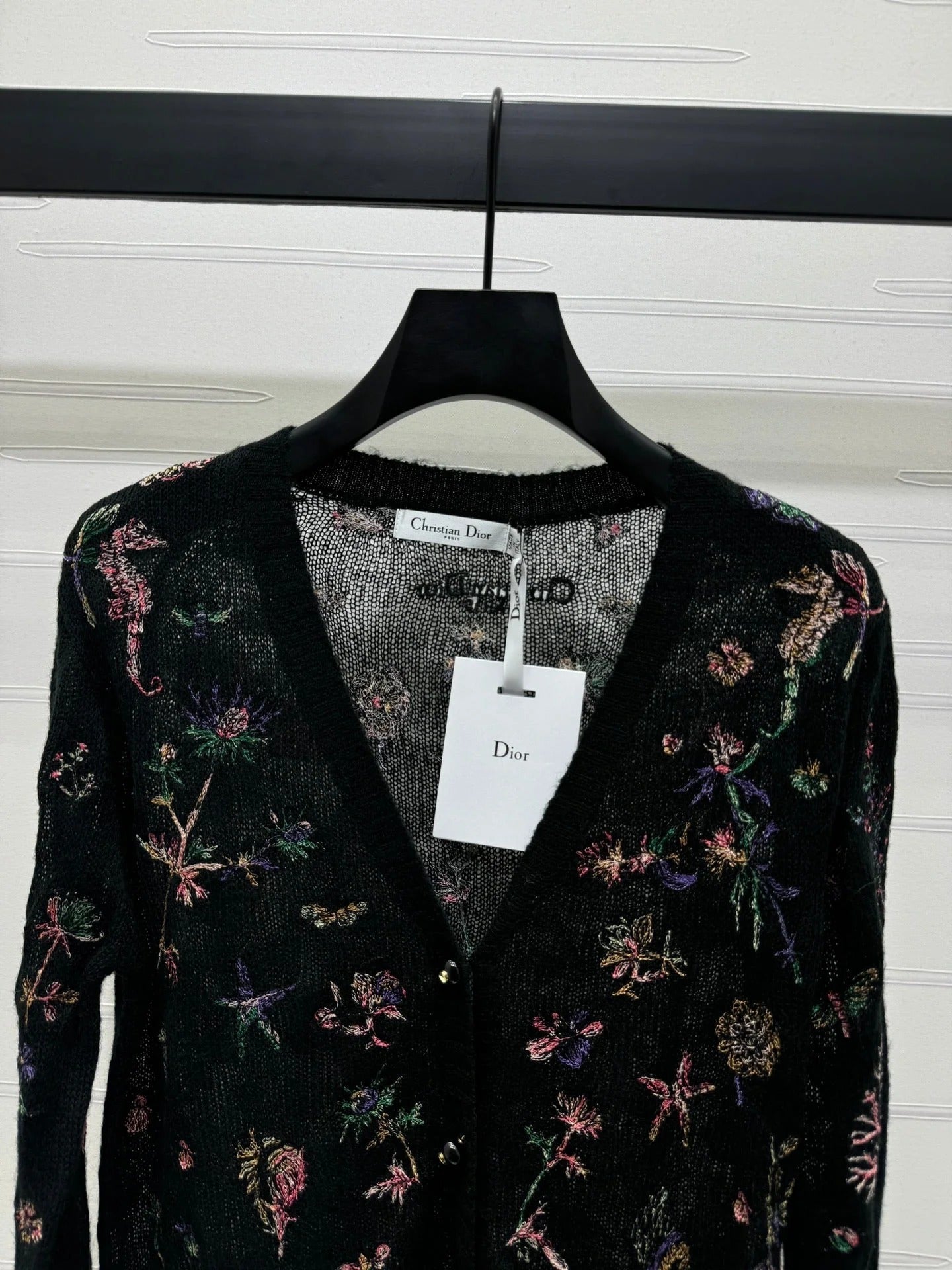 DIOR KNITTED V-NECK FLORAL EMBROIDERED CARDIGAN 276698