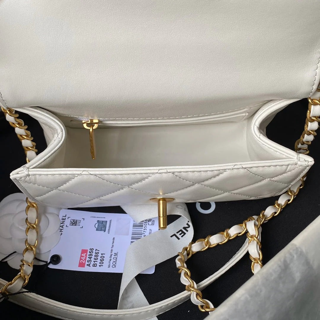 CC  25S FLAP BAG 18 CM IN WHITE LAMBSKIN WITH TOP HANDLE