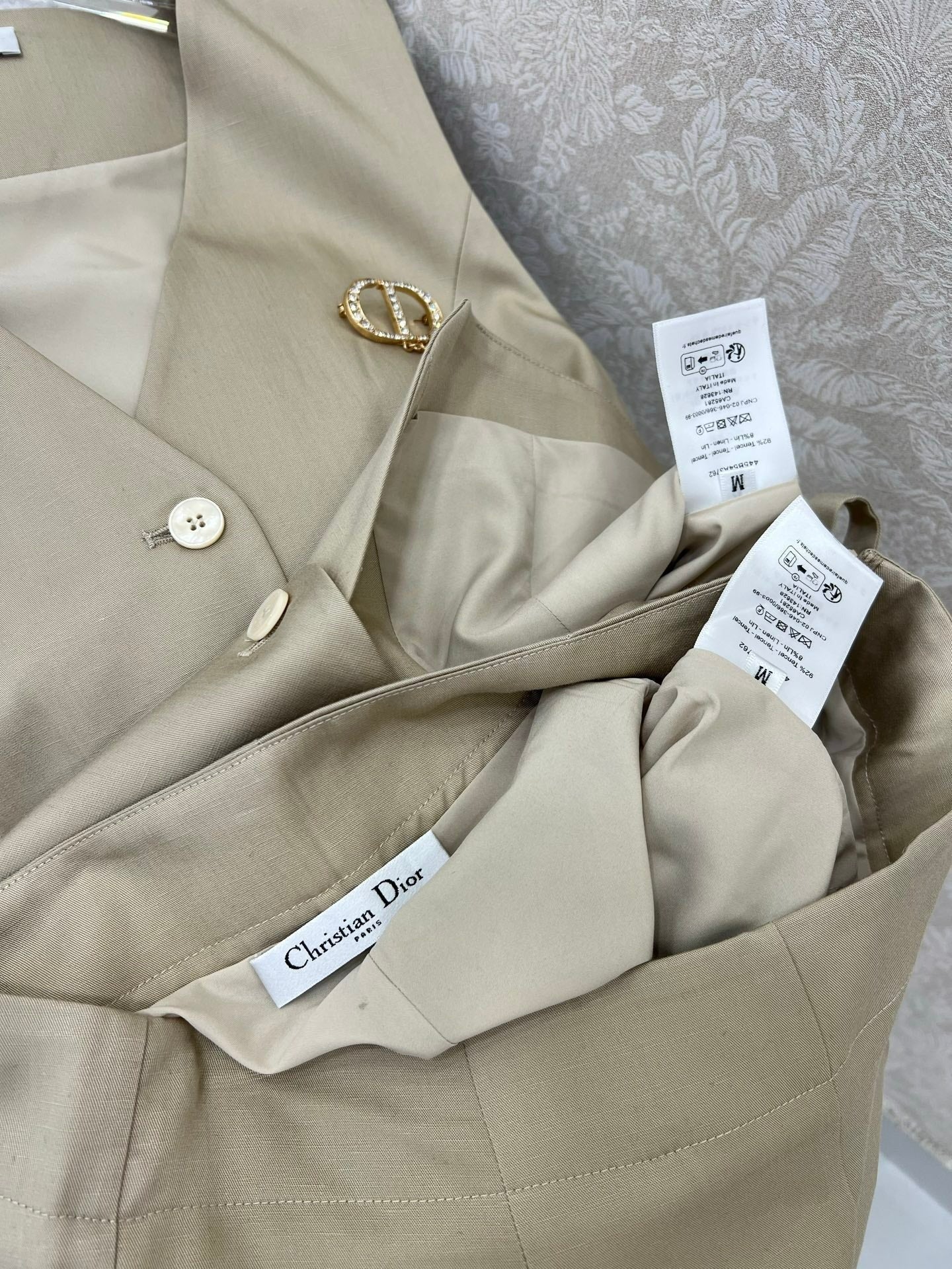 DIOR WIDE-LEG PANTS AND VEST SET 275206
