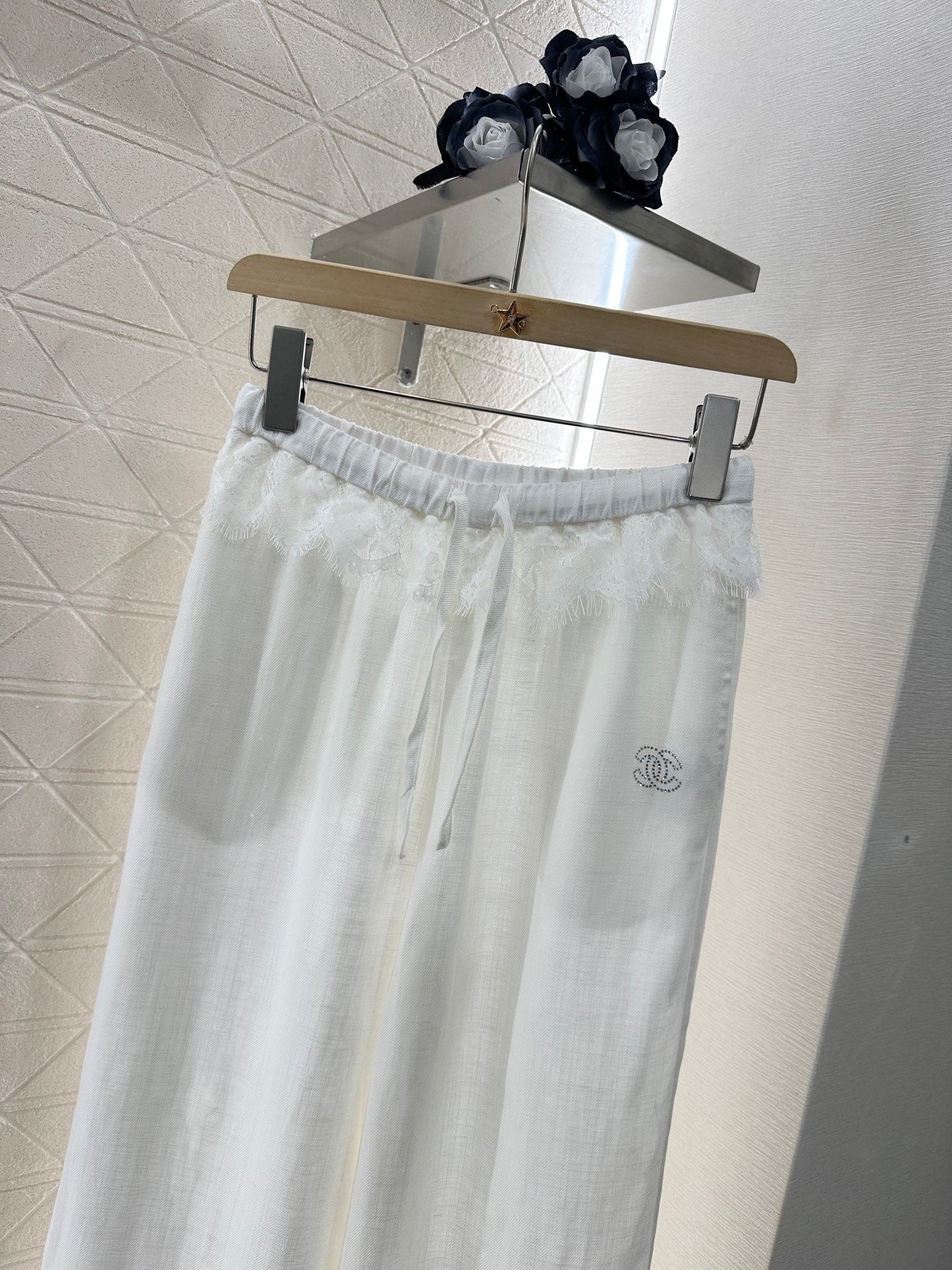 CHANEL WHITE WIDE-LEG DRAWSTRING SOFT FABRIC PANTS