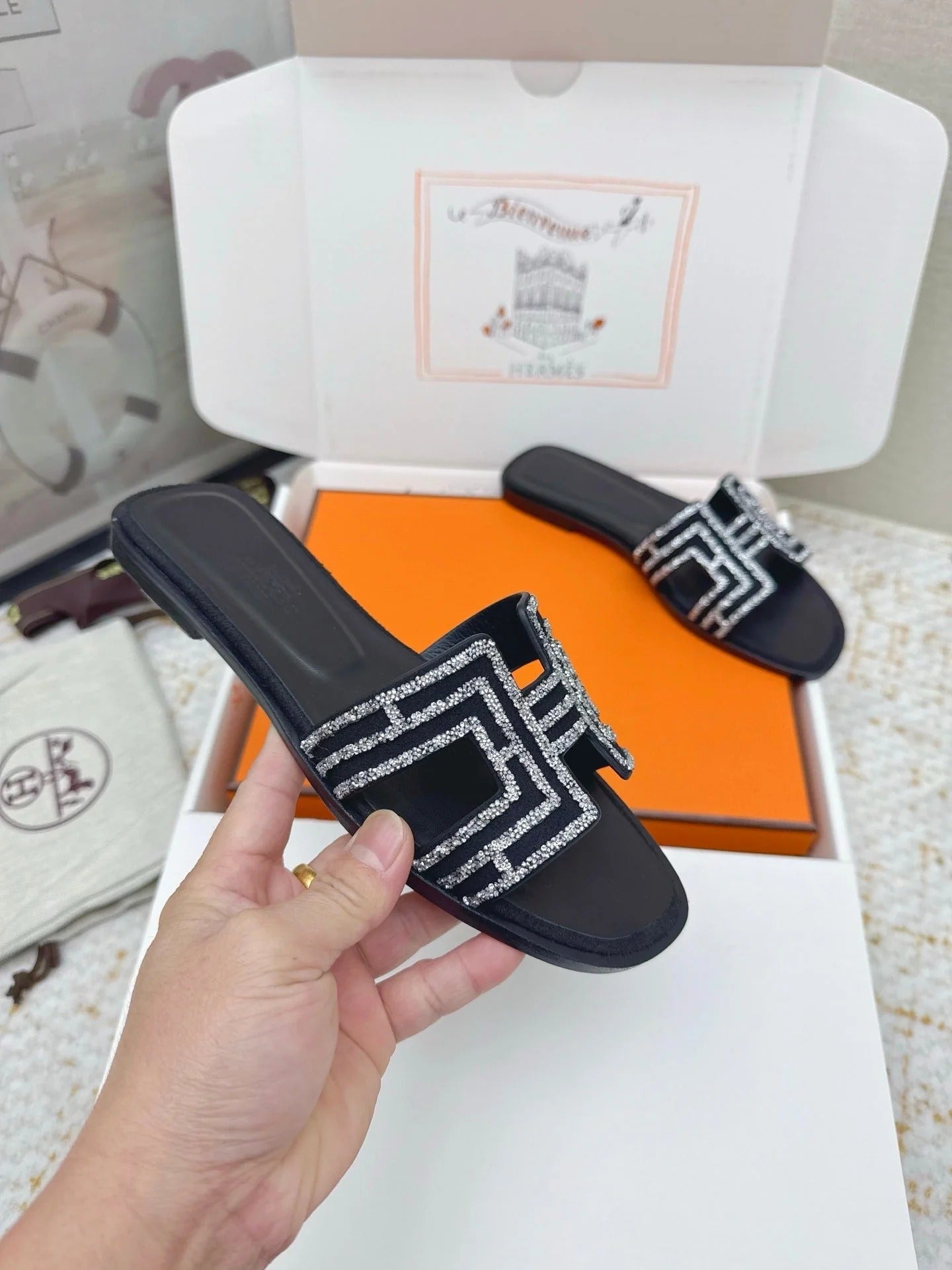 HM 26ss Oran Sandals Black Cowhide 625227