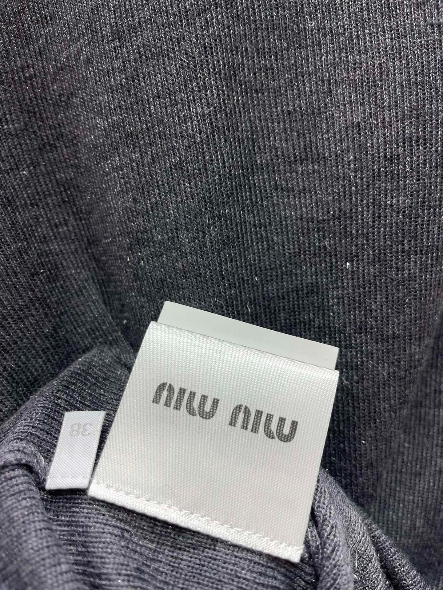 MIUMIU KNIT TOP STYLE 292