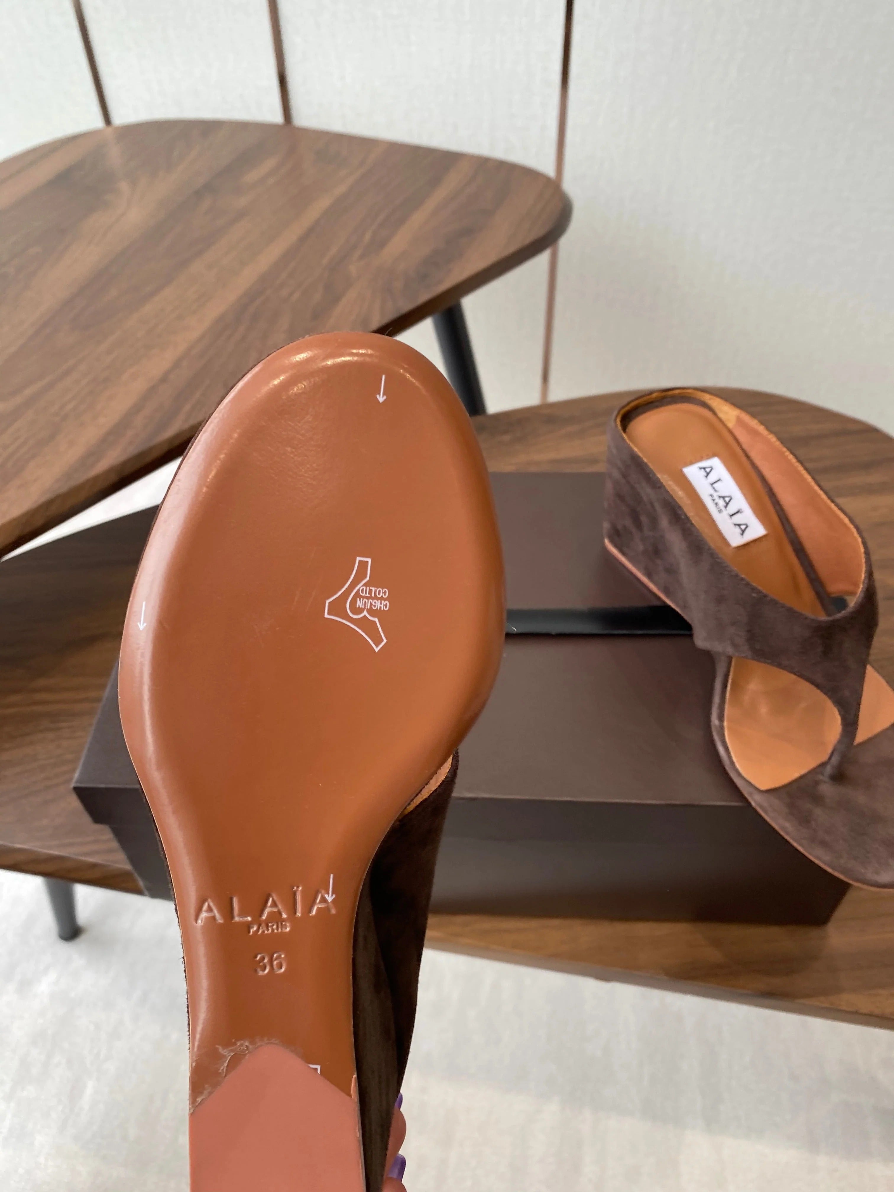 Alaia Wedge Thong Sandals 25s In Brown Suede