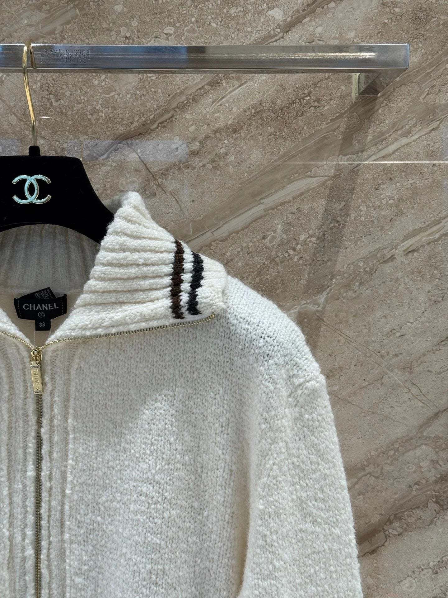 CHANEL 25S CASHMERE HALF-ZIP T-SHIRT 318