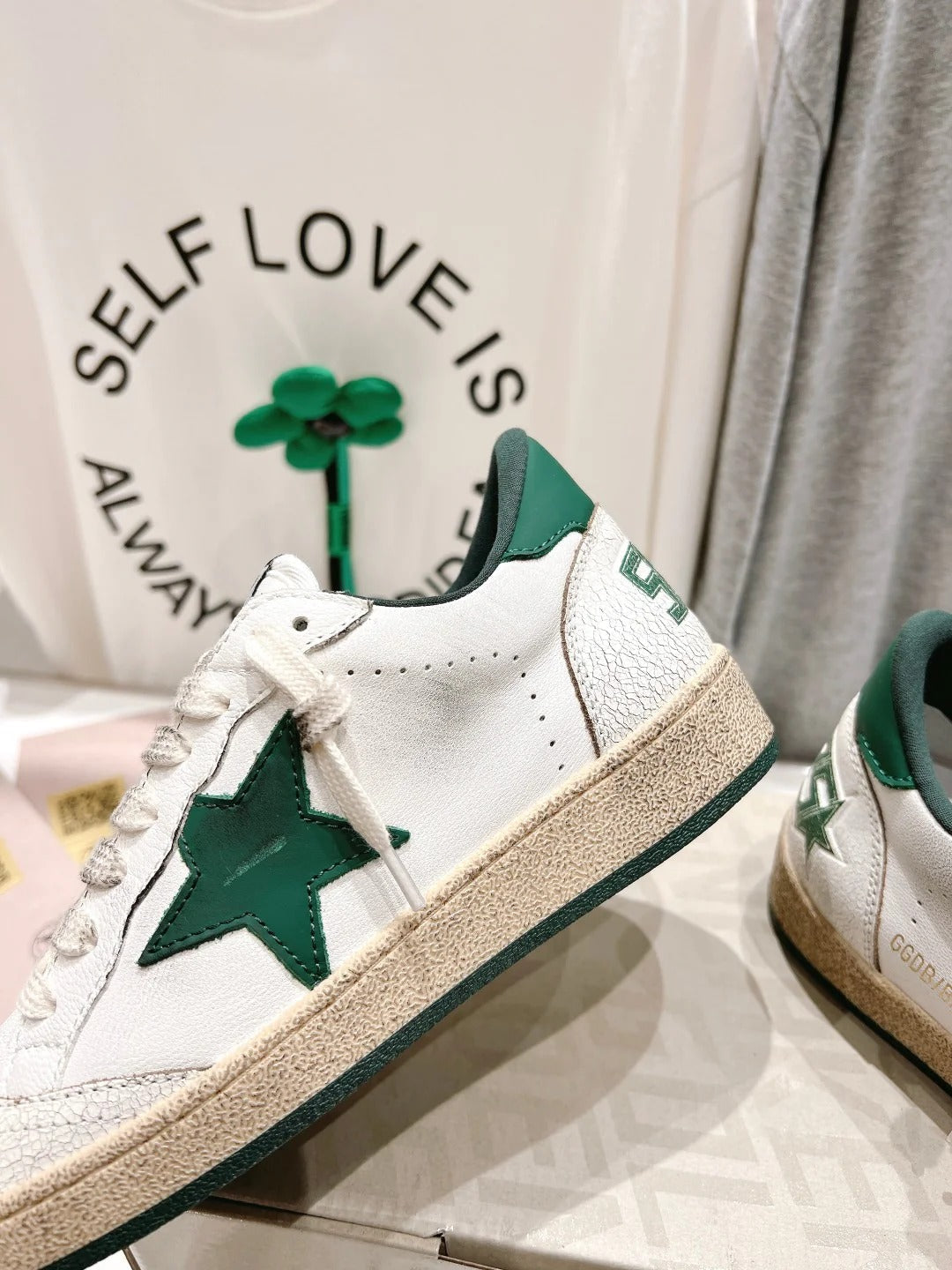 Golden Goose 2026 Deluxe Brand White Green Cowhide 429782