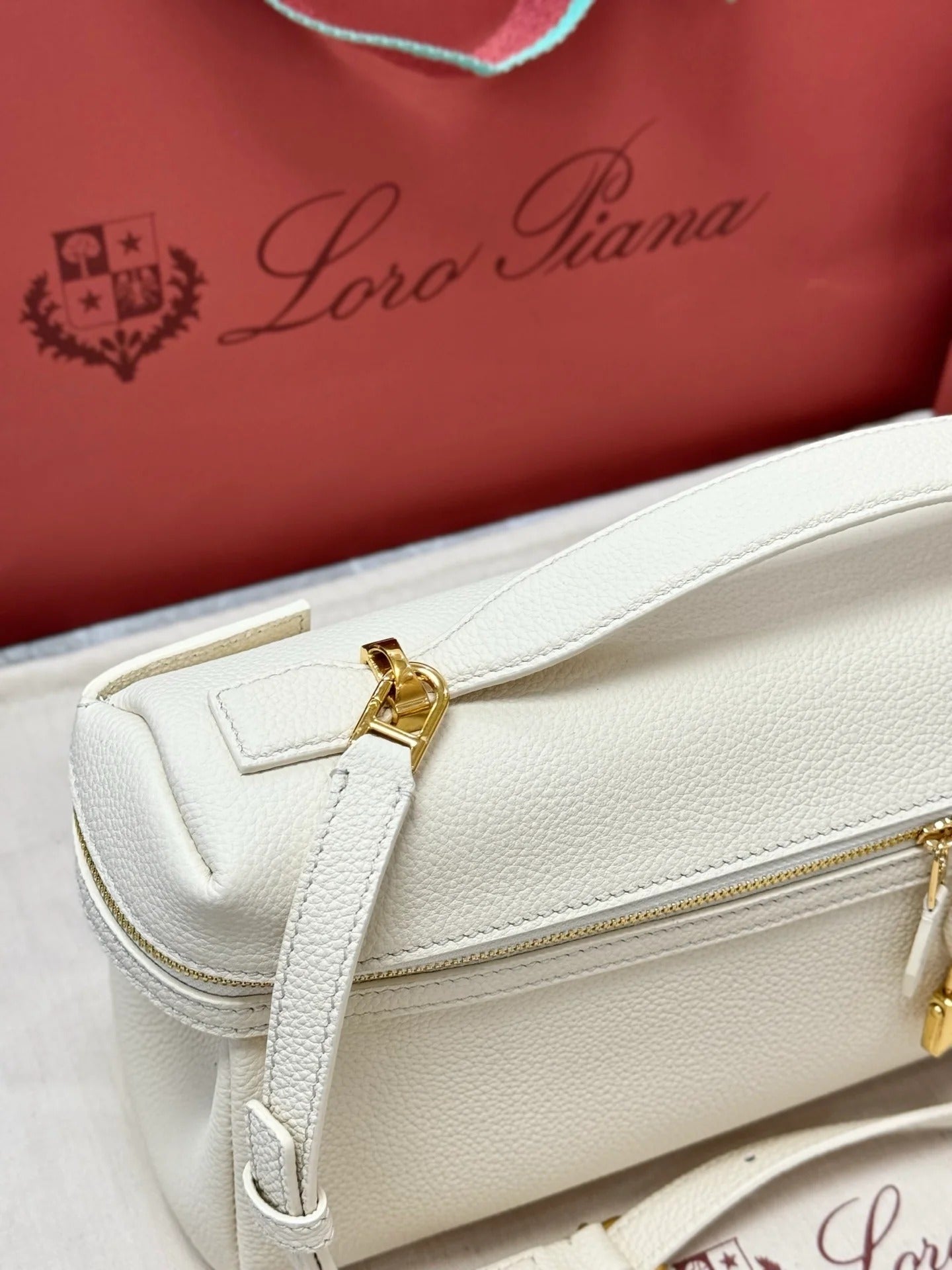 LP 2026 Extra Softy Bag L33 Off-white /Sun Gold Grained Calfskin