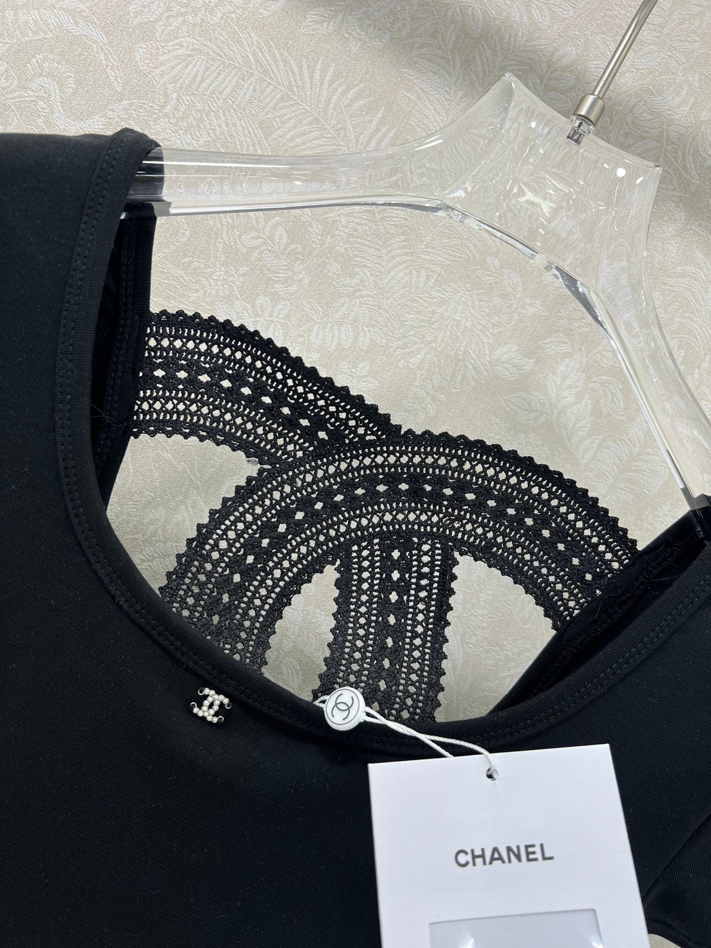 CHANEL SHORT-SLEEVE T-SHIRT 272281