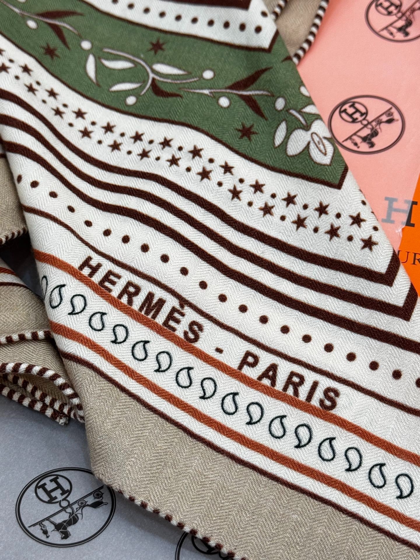 HERMES 25S SCARF 140 IN CASHMERE SILK 727318