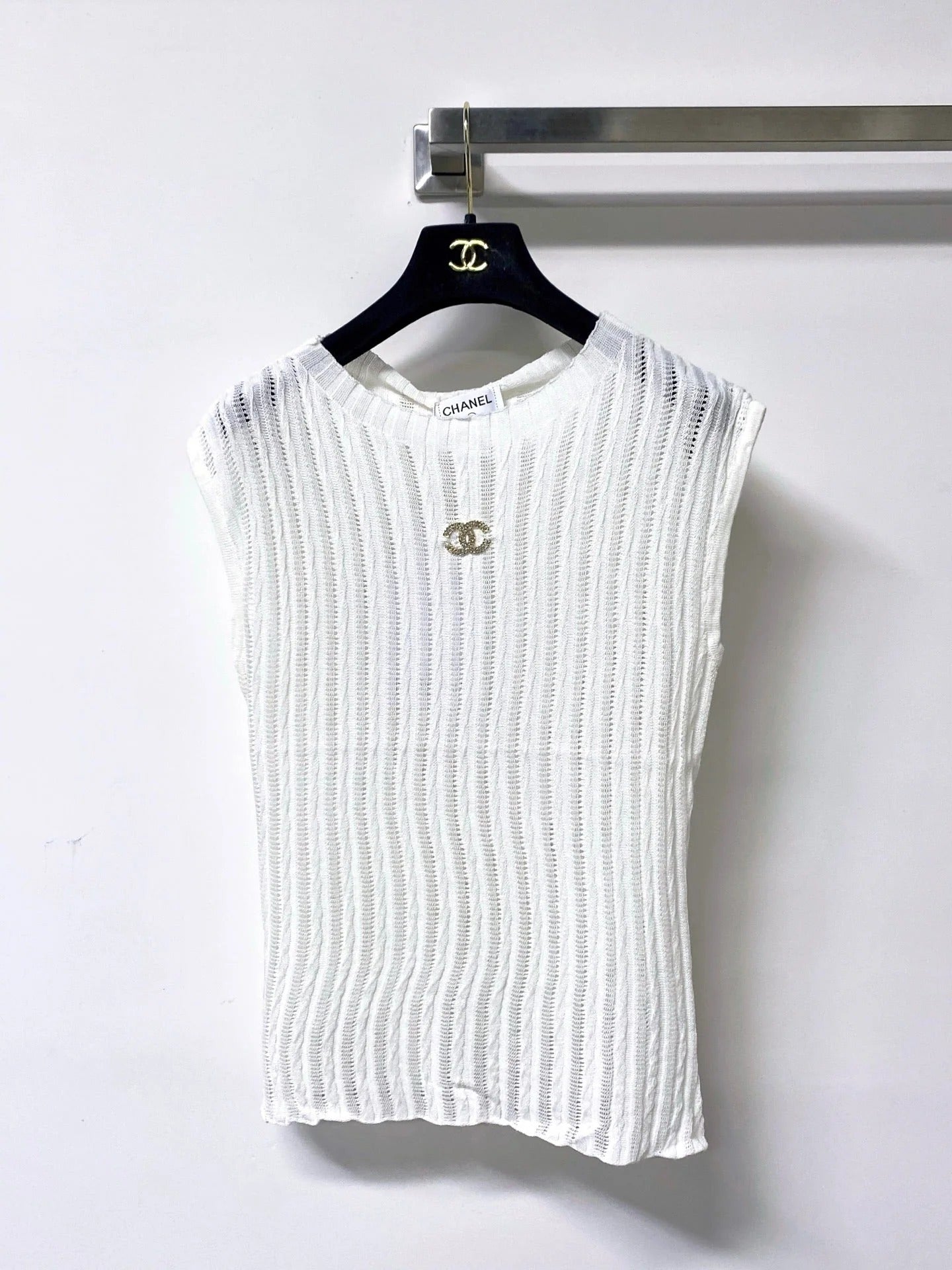 Chanel 2026 Sleeveless Knit Top CC Logo Tencel 310305