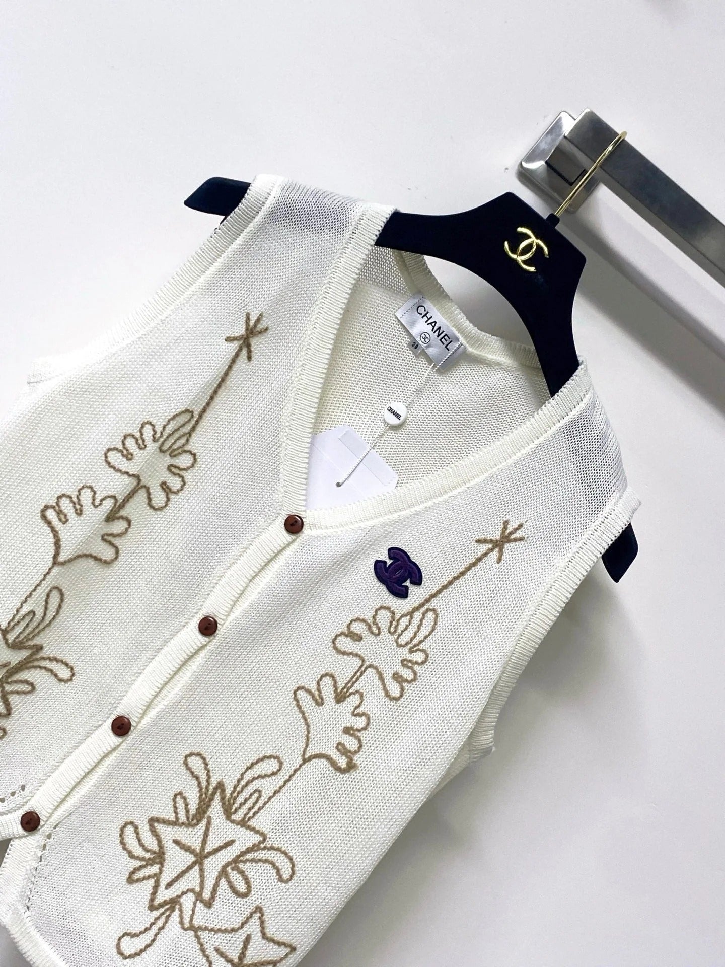 Chanel 2026 White Sleeveless Knit Vest Gold Embroidery Wool 416251