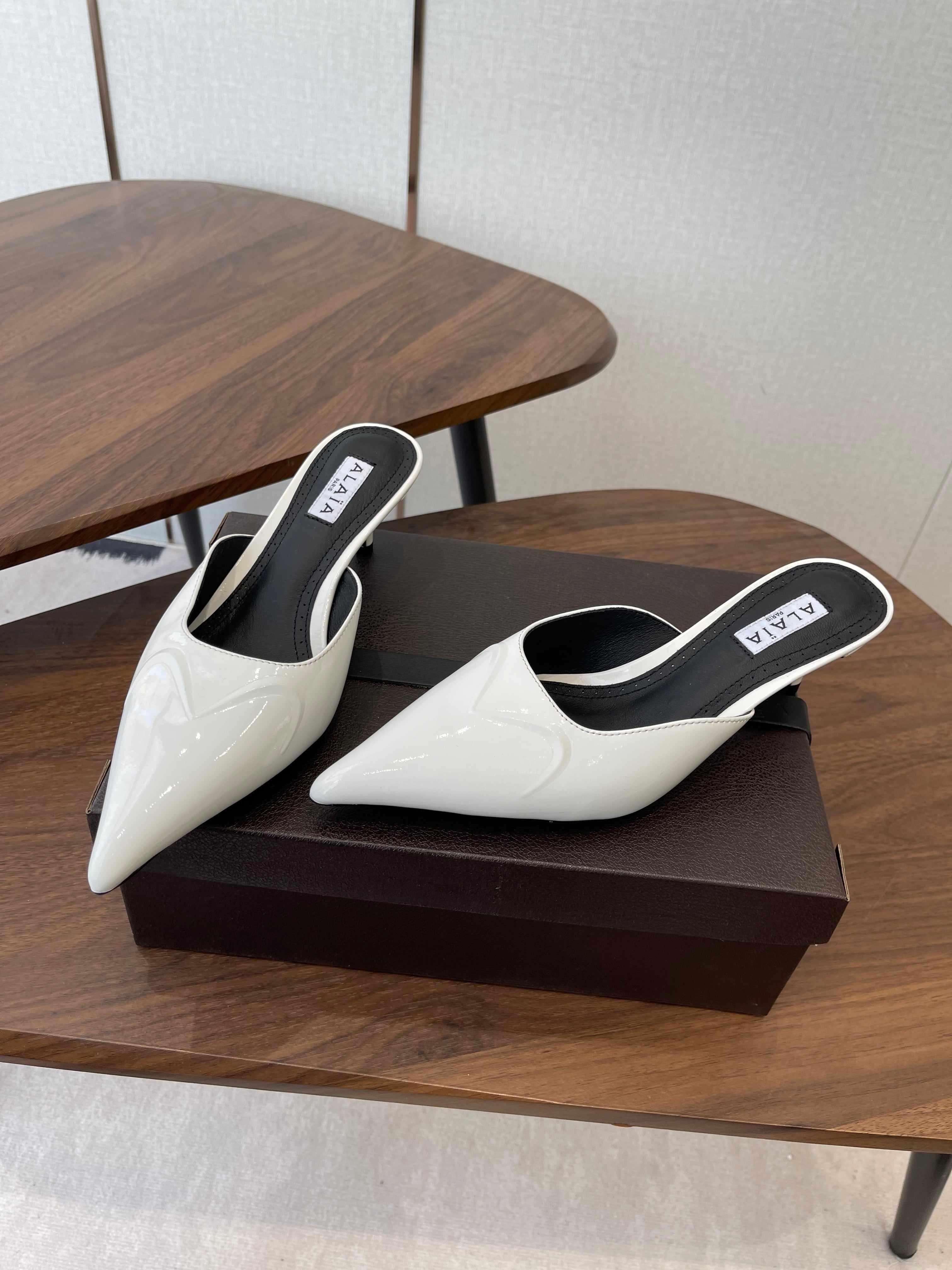 Alaia 26 Pointed-toe Mules 50 White Patent Leather 624908