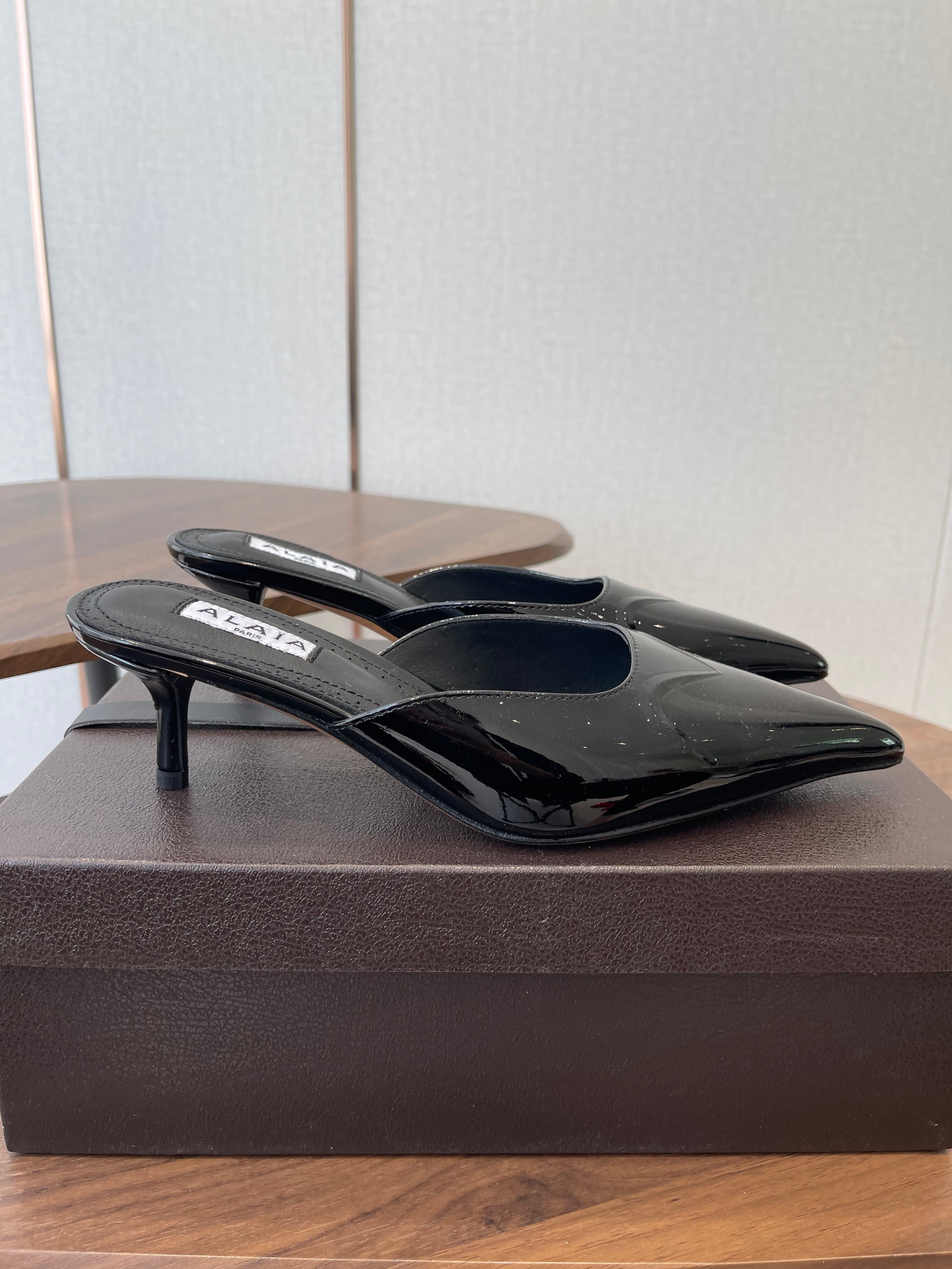 Alaia 26 Pointed-toe Mules 50 Black Patent Leather 624912