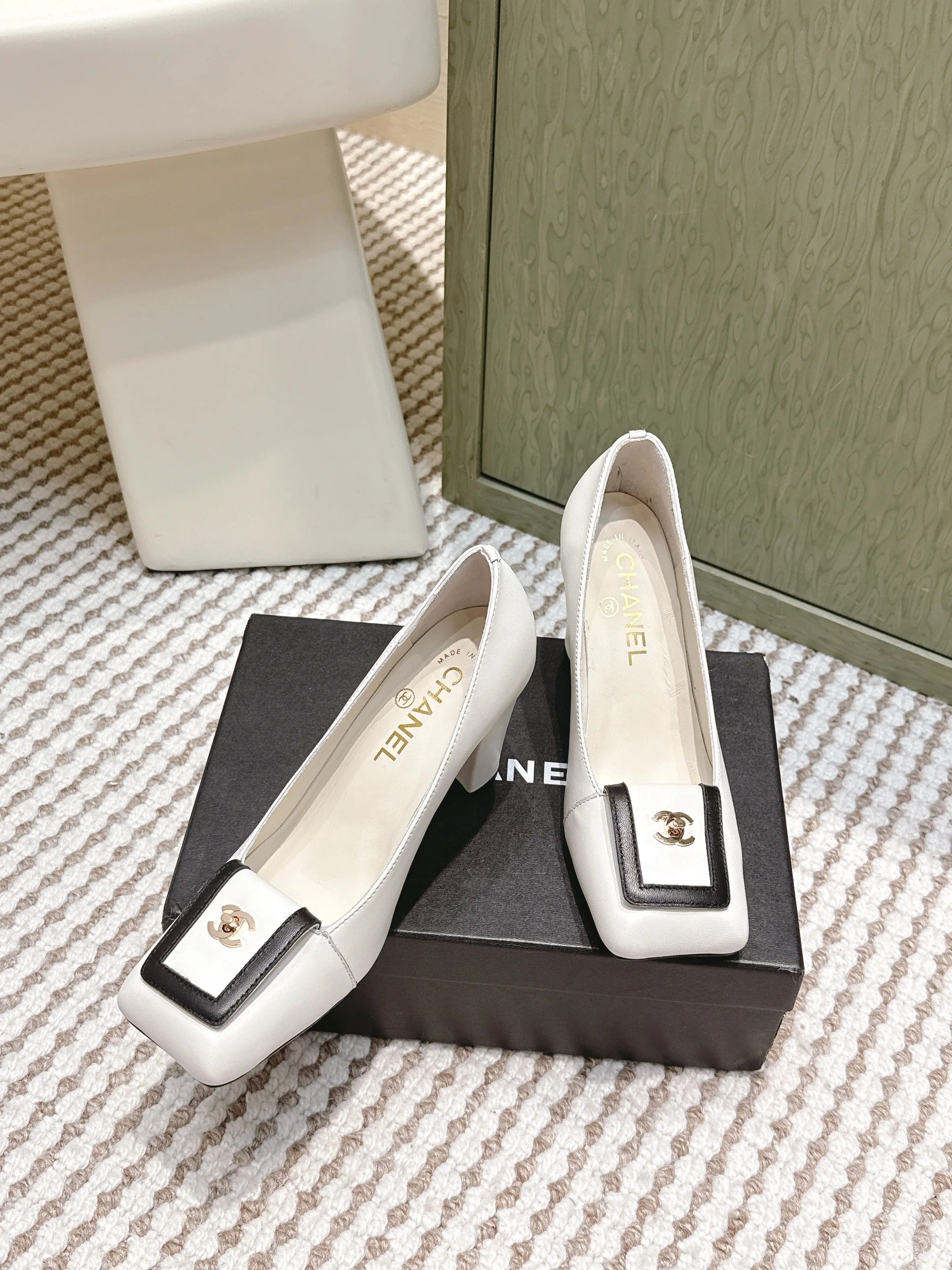Chanel 2026 Pump Ivory And Black Lambskin 653538