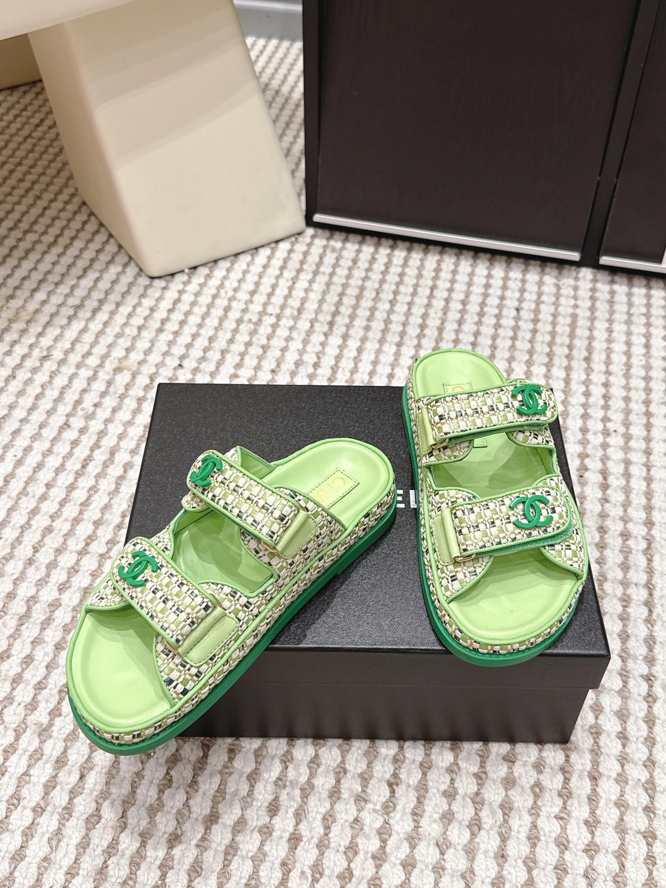 CC 26s Sandals Light Green Beige Leather Raffia 632392