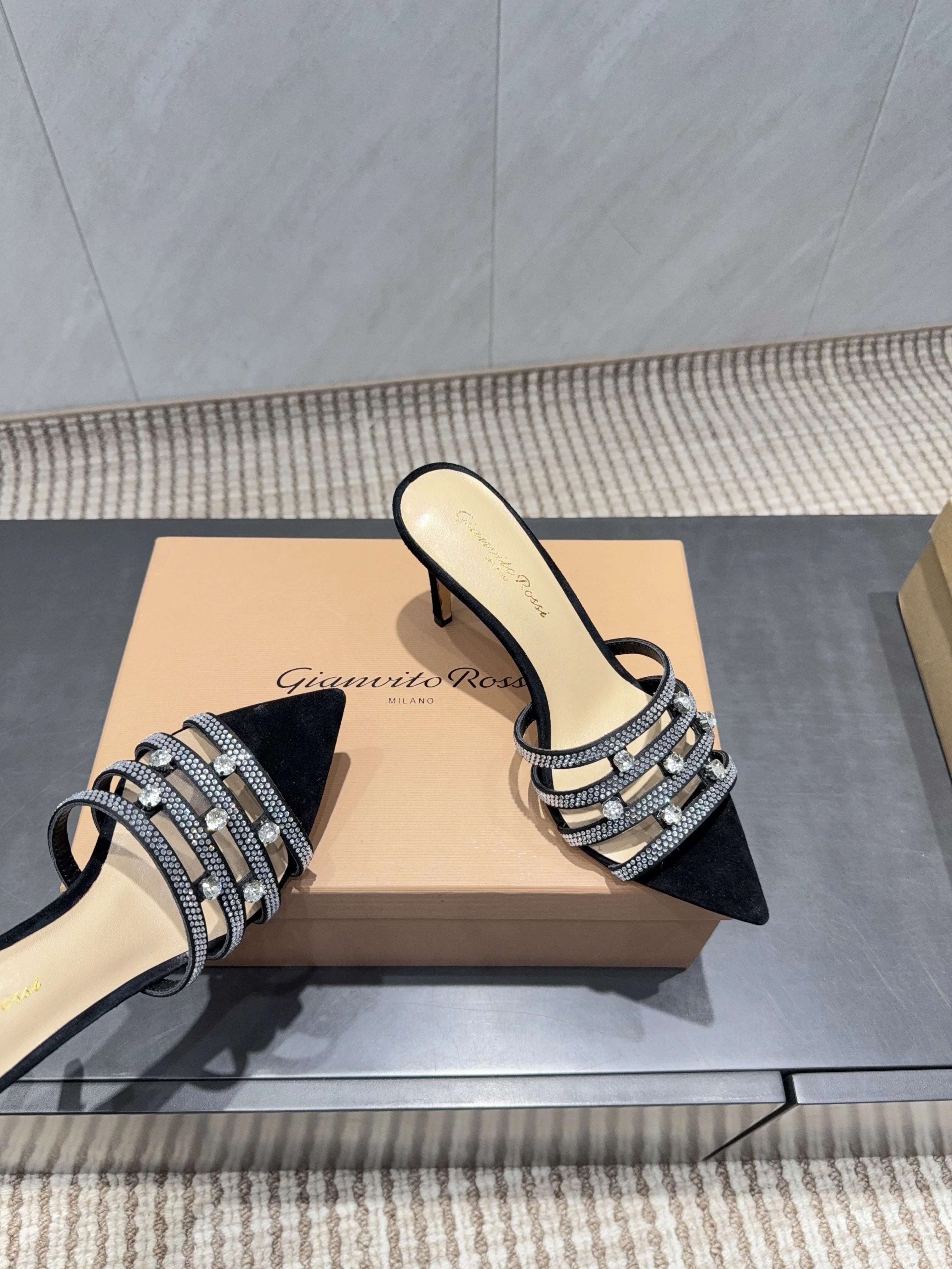 Gianvito Rossi 26SS High Heeled Sandals 100 Black Beige Sheepskin 613826