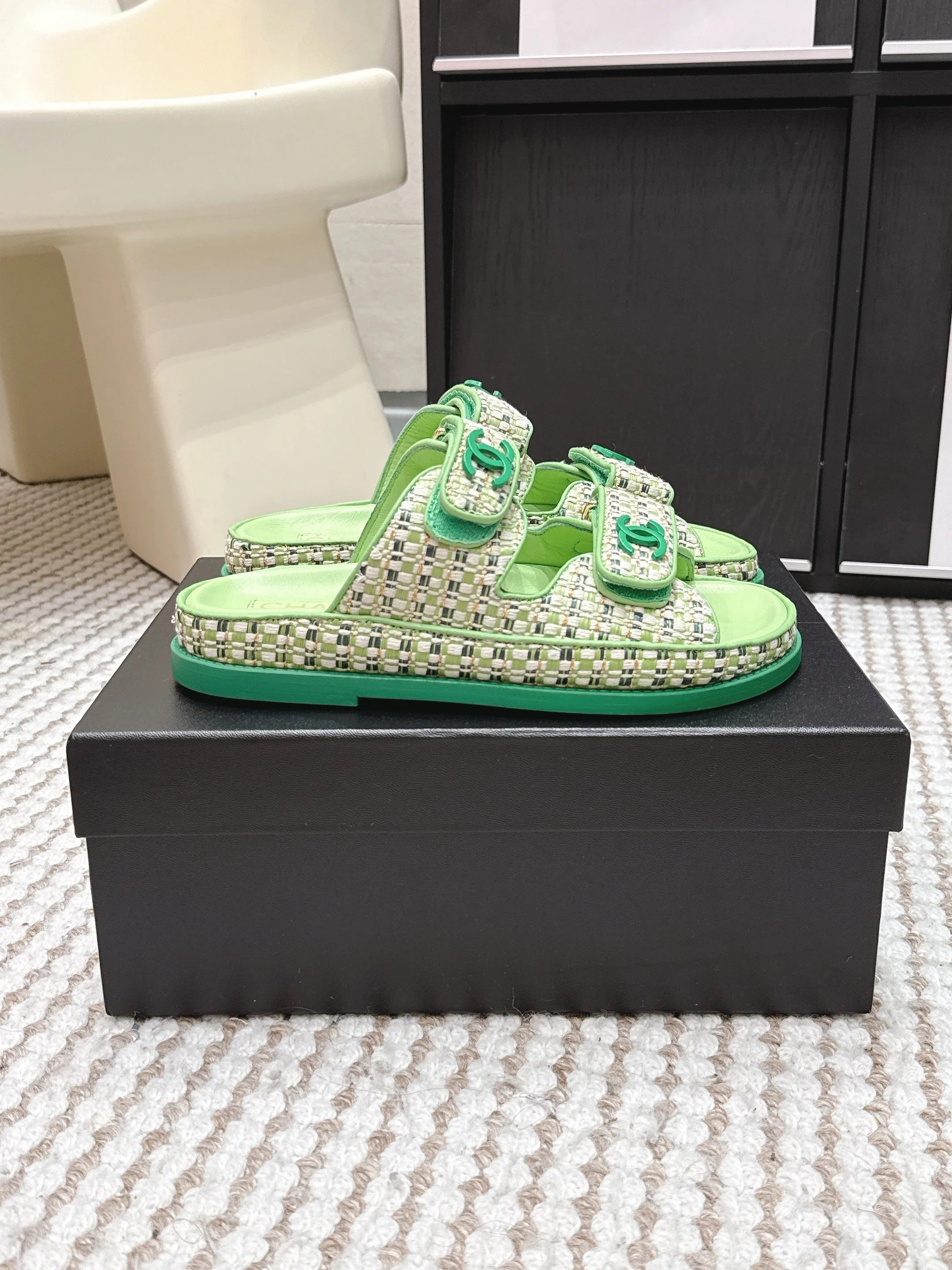 CC 26s Sandals Light Green Beige Leather Raffia 632392