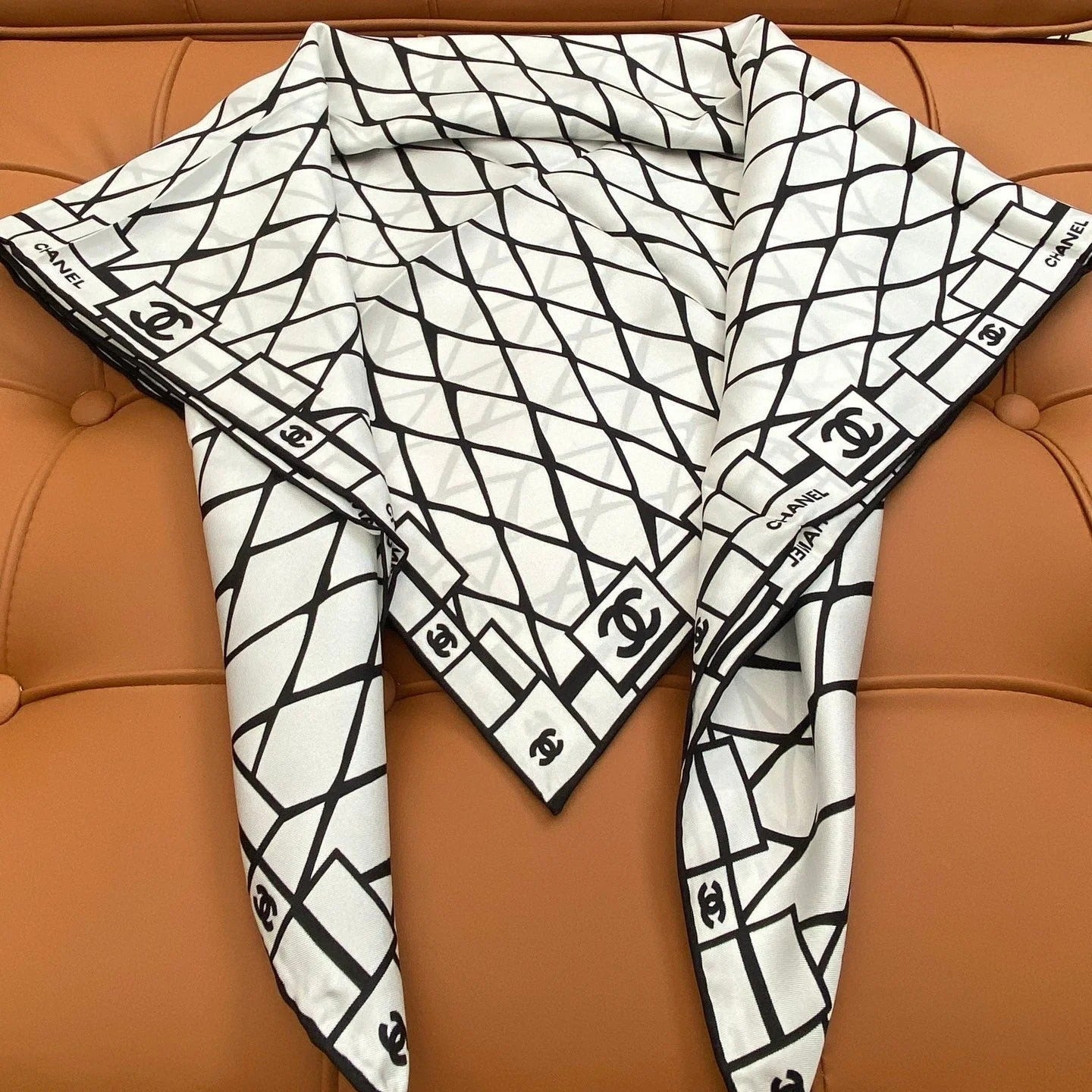 CHANEL 25S SCARF 90 IN SILK 703694