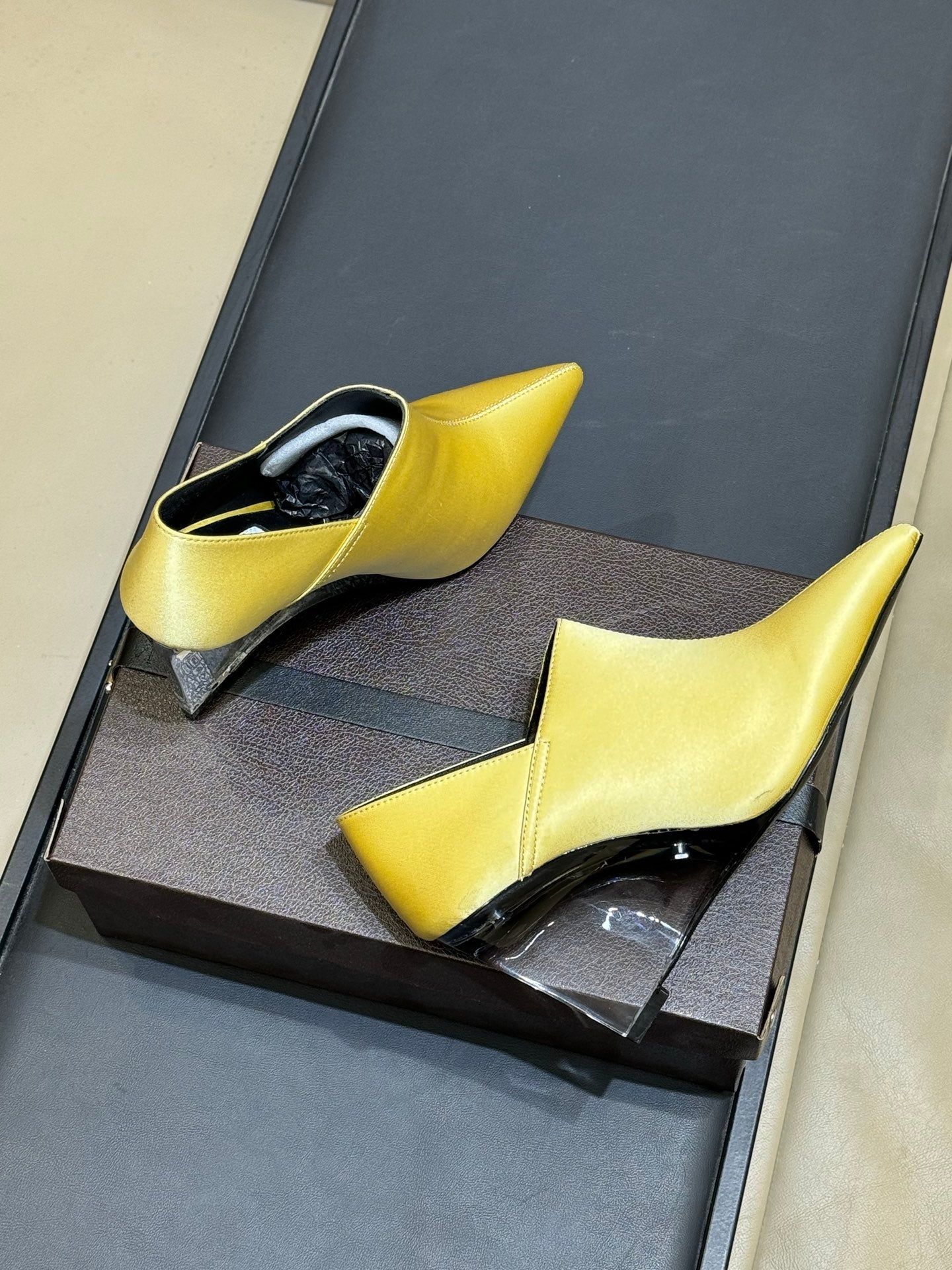 Alaia 26 Pointed-Toe High Heels 70 Yellow Genuine Leather 621724